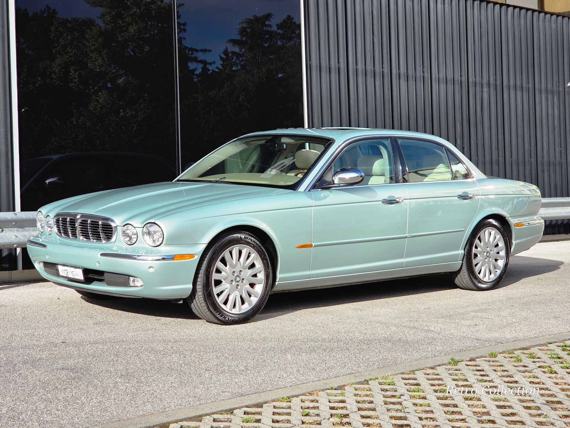 JAGUAR XJ8 4.2 V8 Executive - voiture CH - 1ère main - bon état - vendue expertisée du jour.-image-3