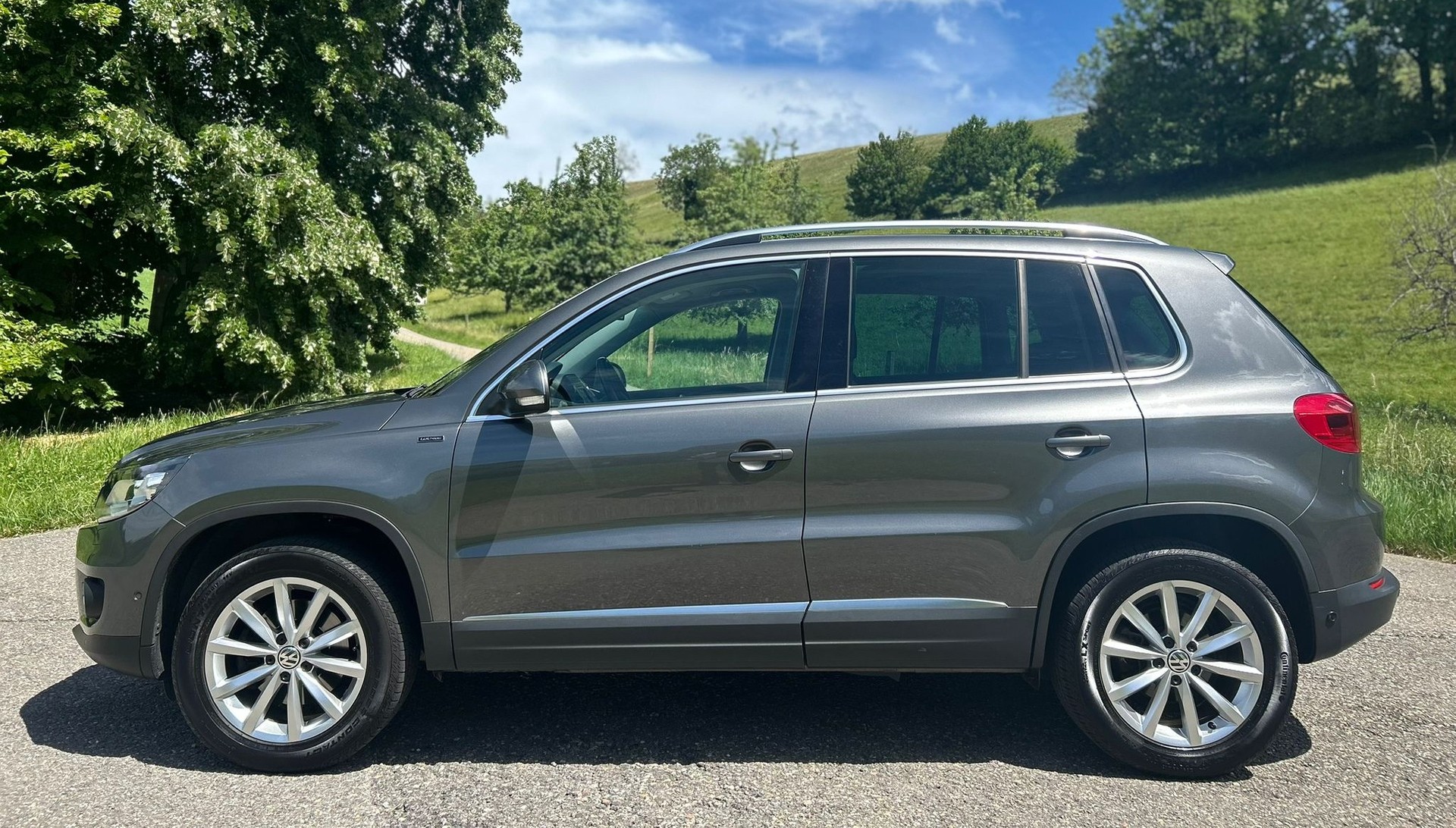 VW Tiguan 2.0 TDI Lounge 4Motion DSG-showroom-element-1