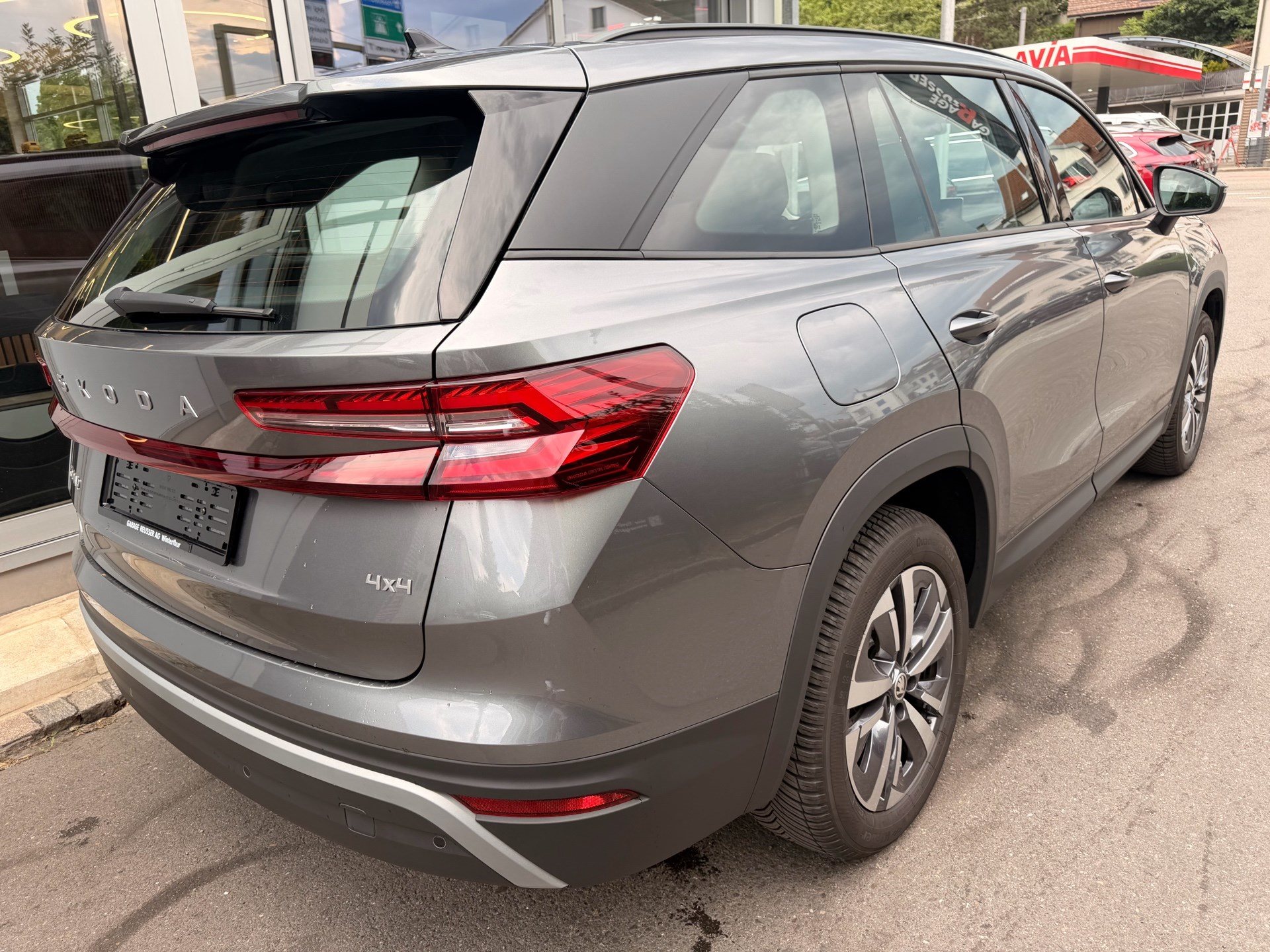 SKODA Kodiaq 2.0 TDI 193 PS 4x4 Selection *** 7 SITZER & TOP AUSSTATTUNG ***-showroom-element-3