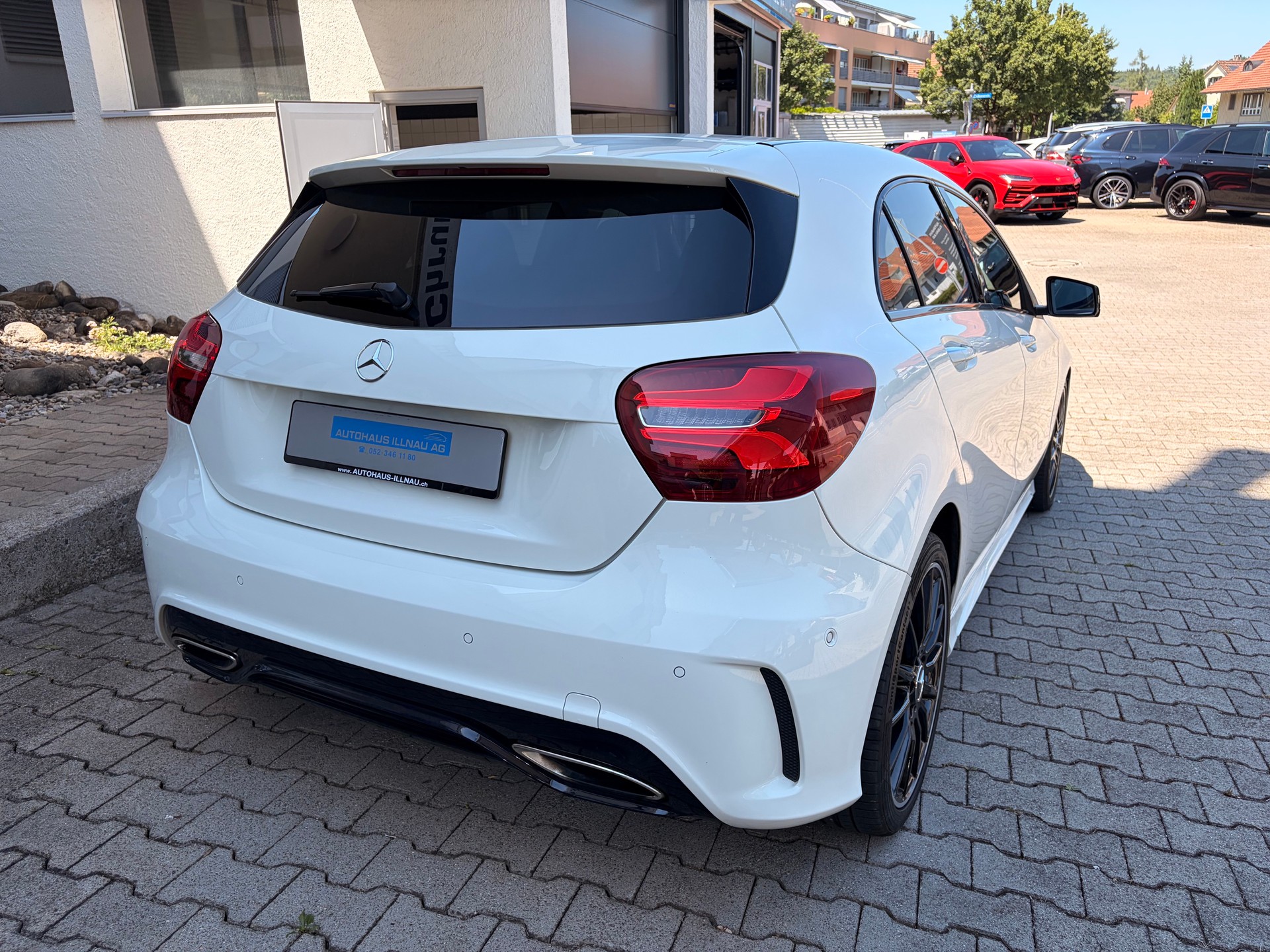 MERCEDES-BENZ A 180 AMG Line 7G-DCT-image-2