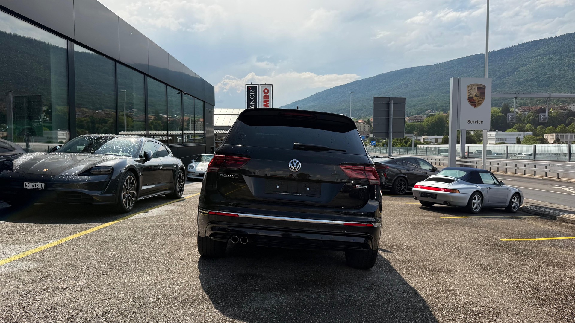 VW Tiguan 2.0TSI R-Line Highline 4Motion DSG-showroom-element-3