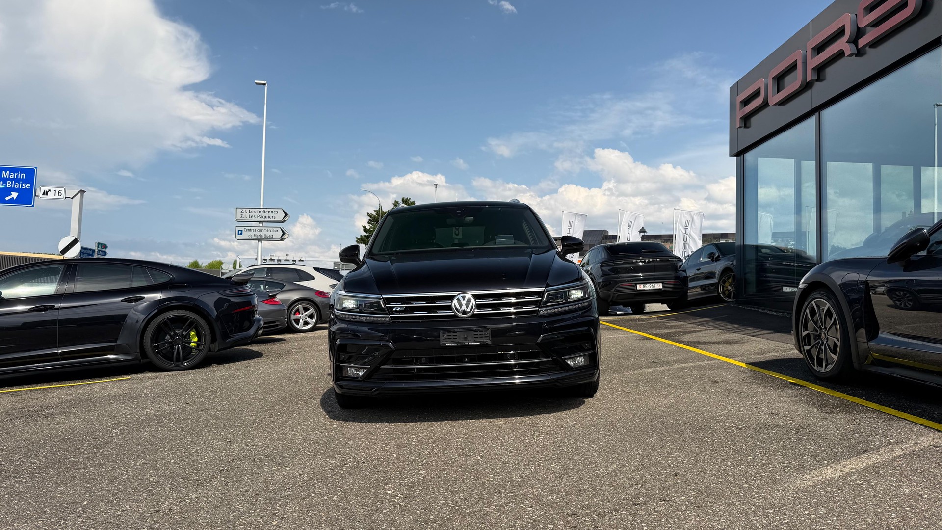 VW Tiguan 2.0TSI R-Line Highline 4Motion DSG-showroom-element-2
