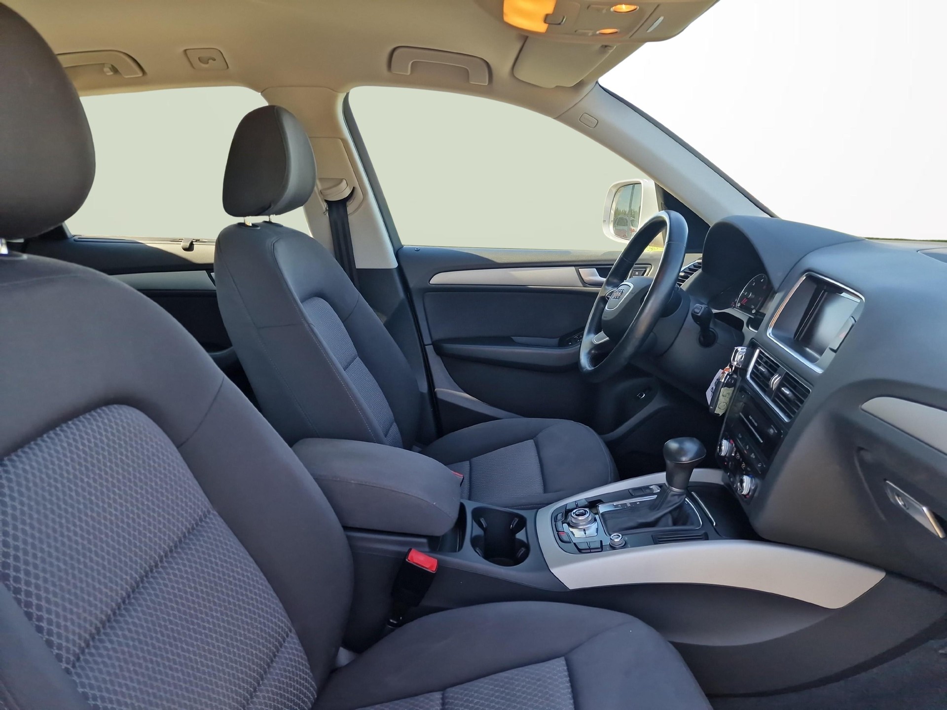AUDI Q5 2.0 TDI quattro T-Tronic-image-9