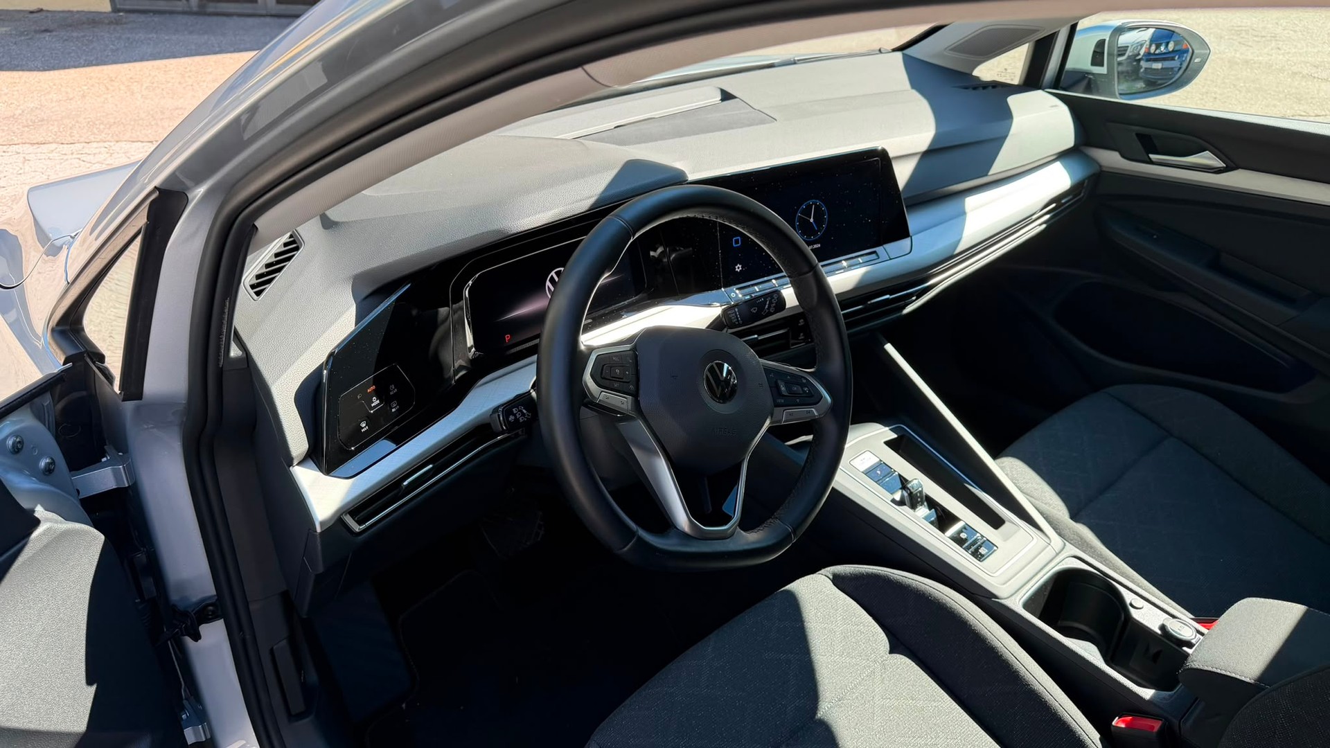 VW Golf 1.0 eTSI mHEV ACTLife DSG-image-8