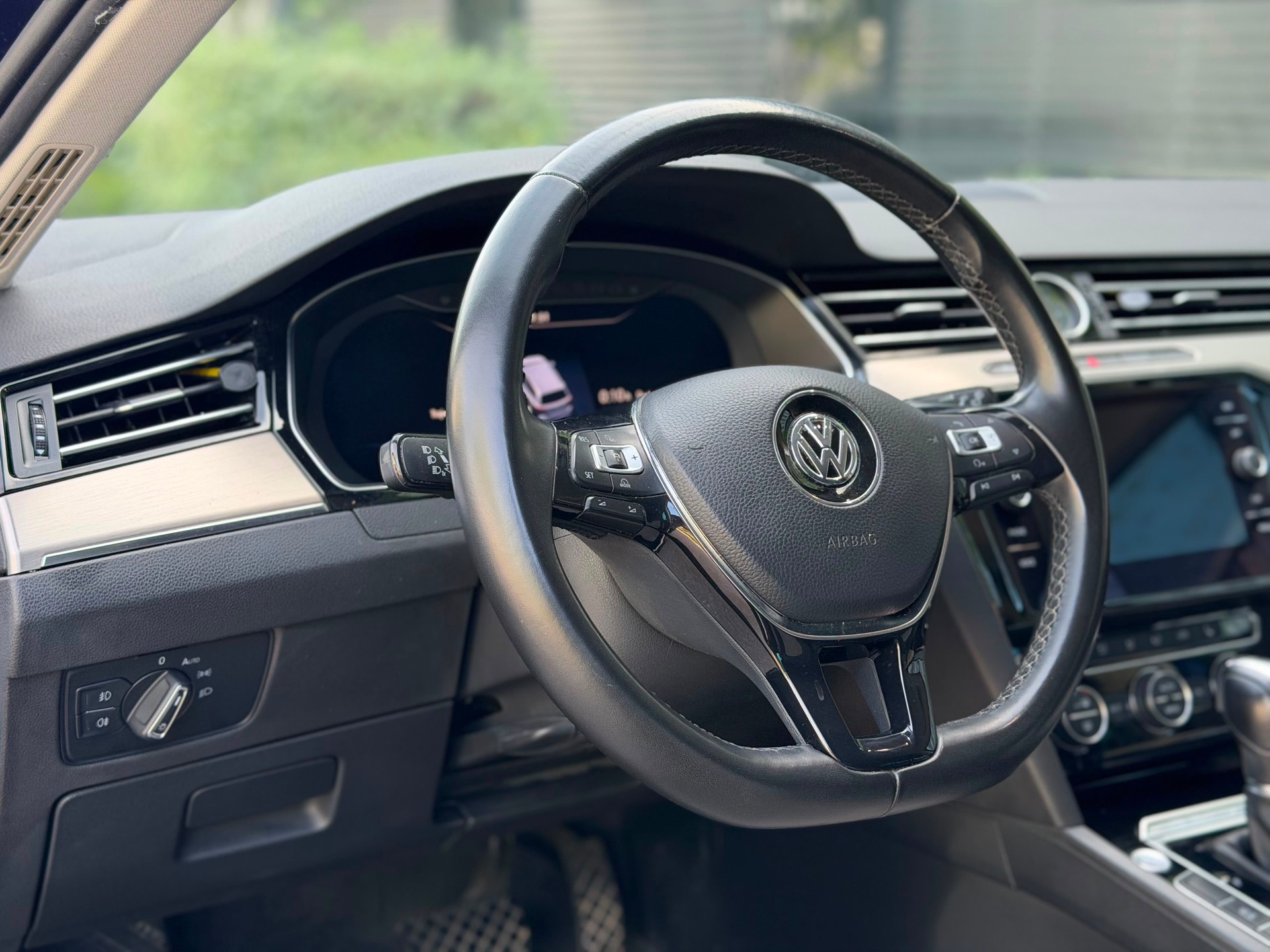 VW Passat Variant 2.0 TDI BMT Highline DSG-image-9