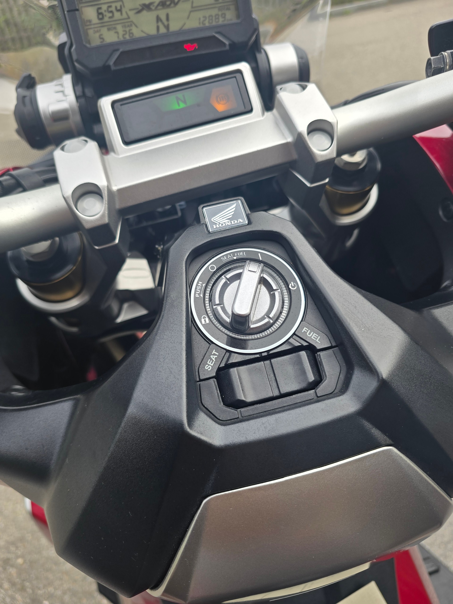 HONDA X-ADV 750 ABS-image-7