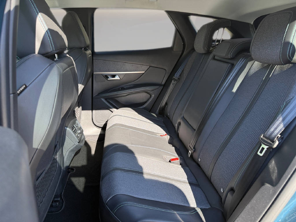 PEUGEOT 3008 Plug-in Hybrid 225ch e-EAT8 Allure Pack-image-6
