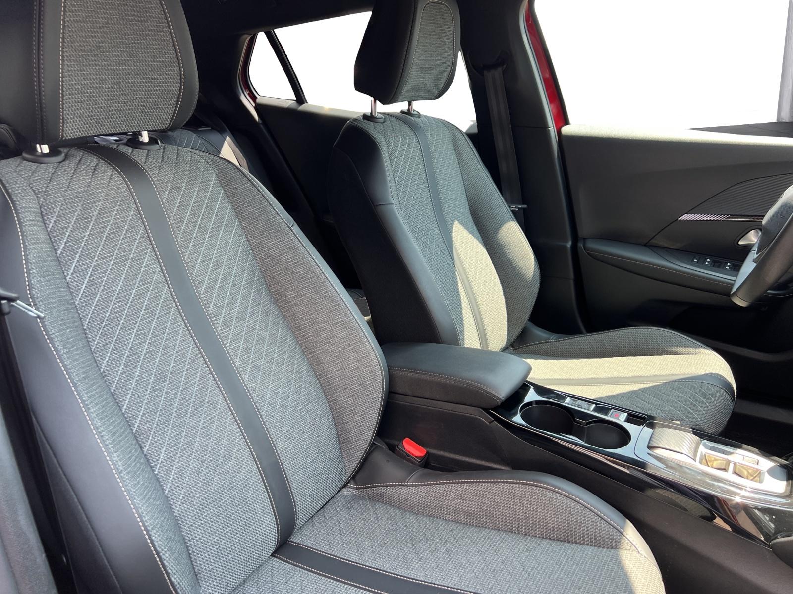 PEUGEOT 2008 1.2 PureTech 130 Allure Premium-image-12