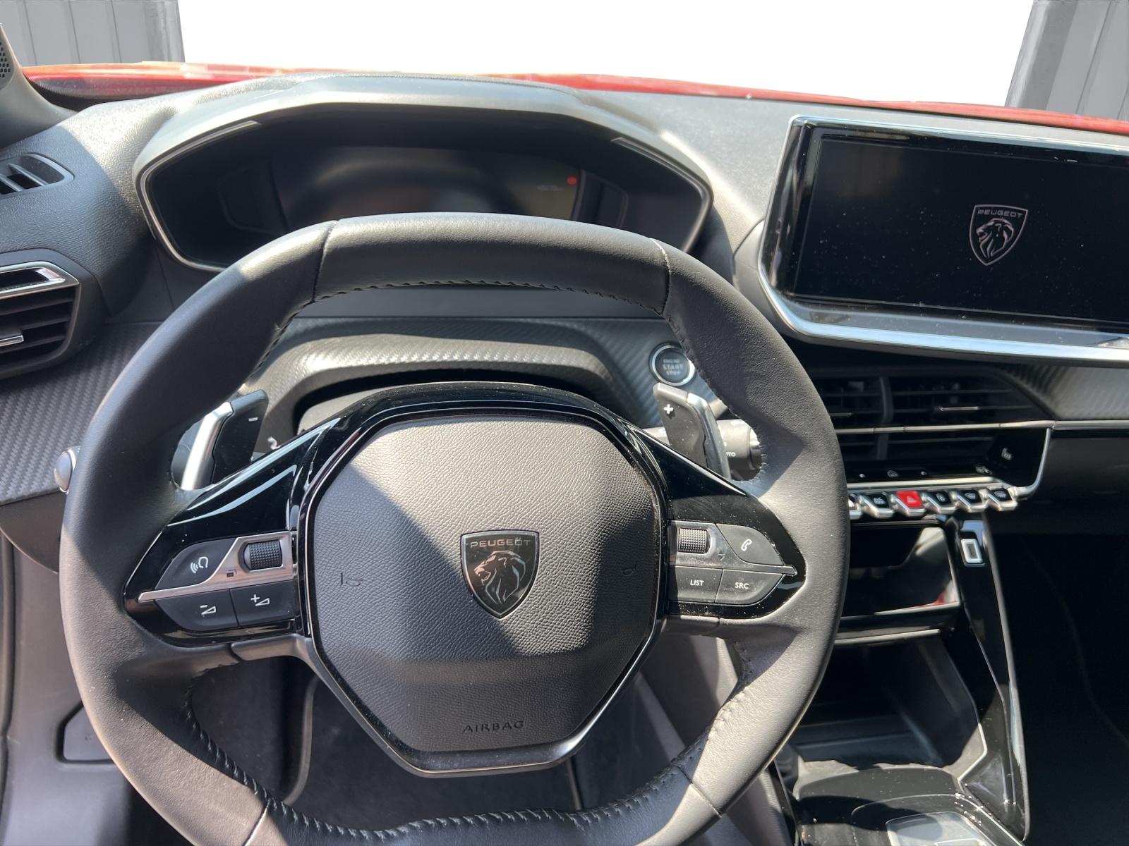 PEUGEOT 2008 1.2 PureTech 130 Allure Premium-image-8
