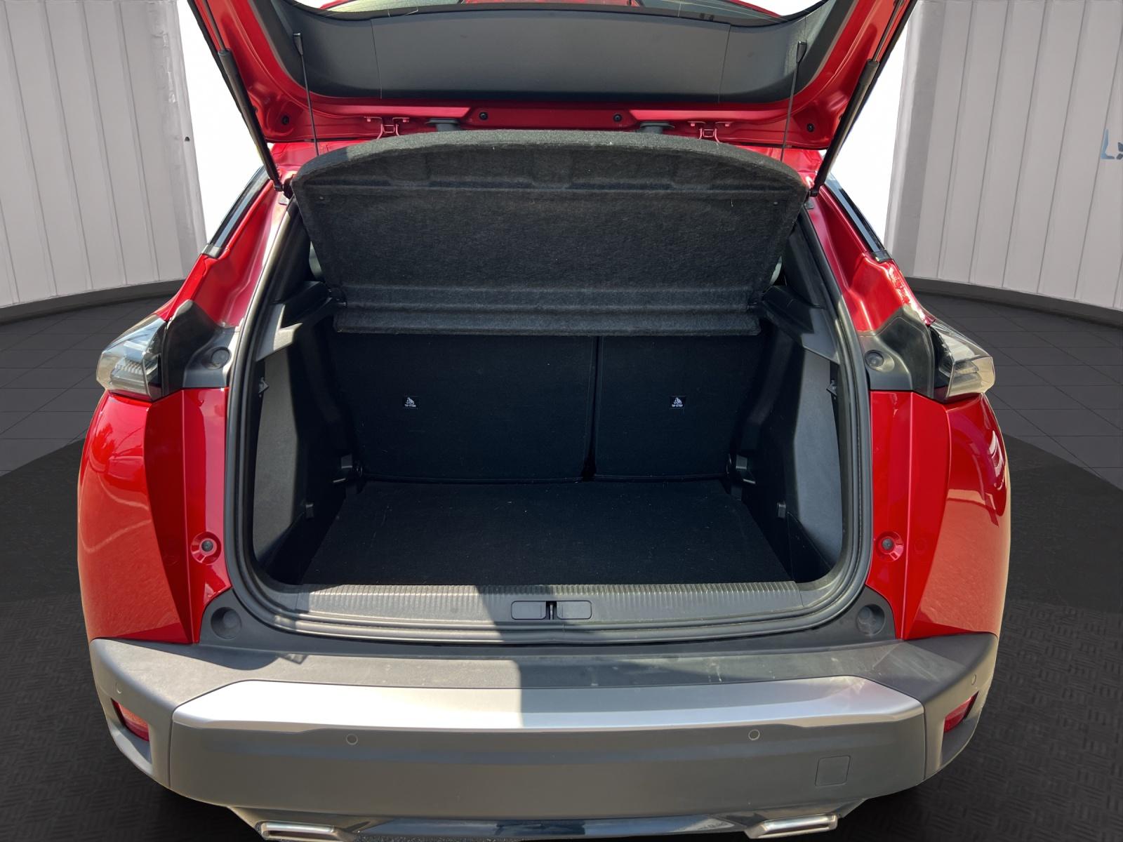PEUGEOT 2008 1.2 PureTech 130 Allure Premium-image-11