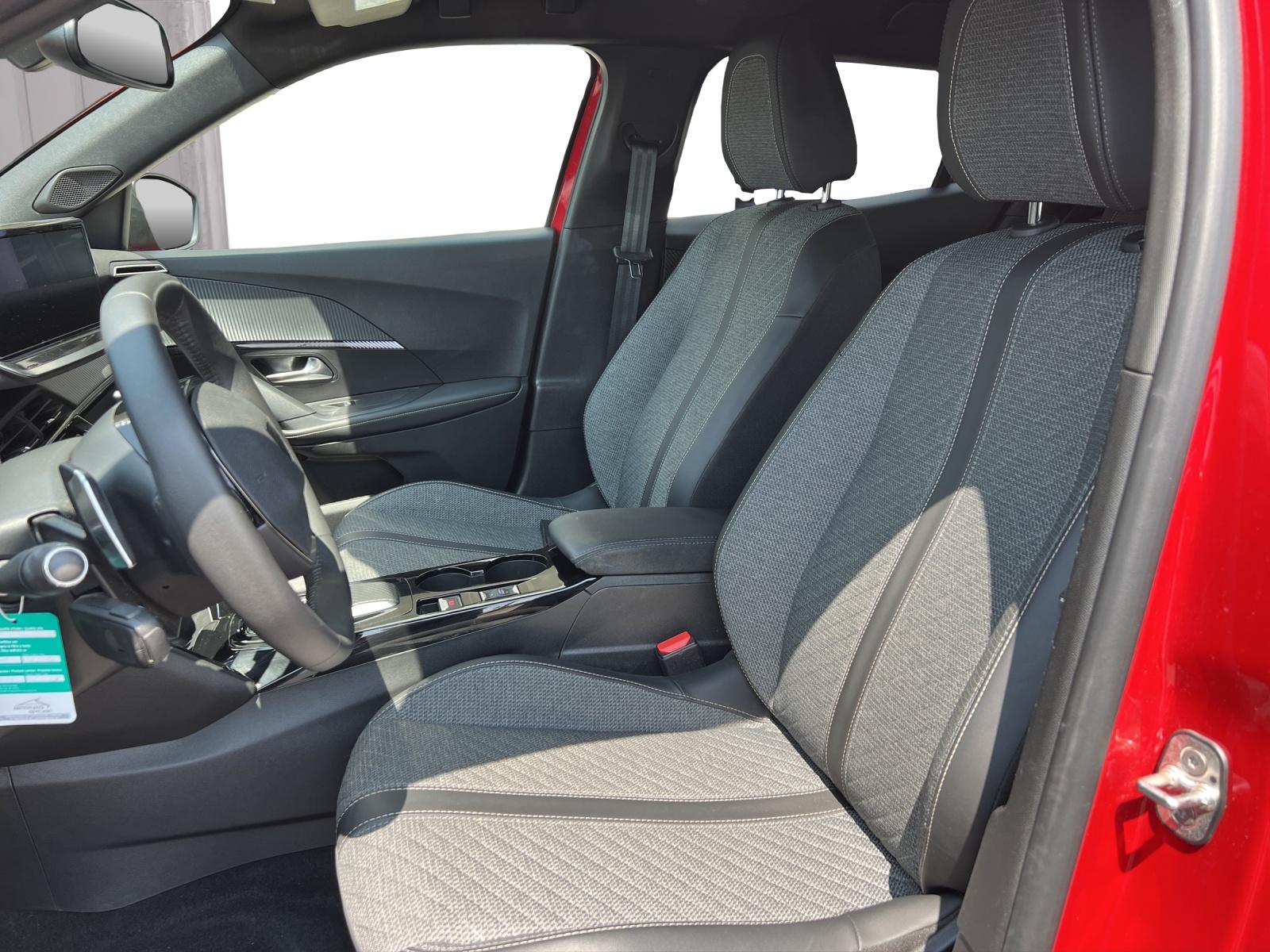 PEUGEOT 2008 1.2 PureTech 130 Allure Premium-image-7