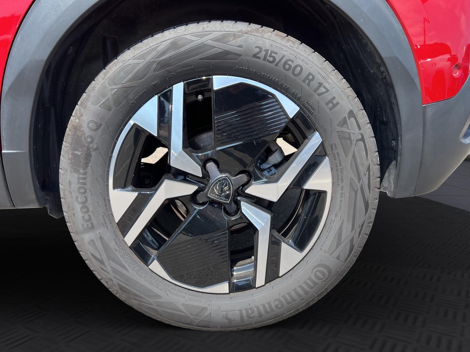 PEUGEOT 2008 1.2 PureTech 130 Allure Premium-image-6