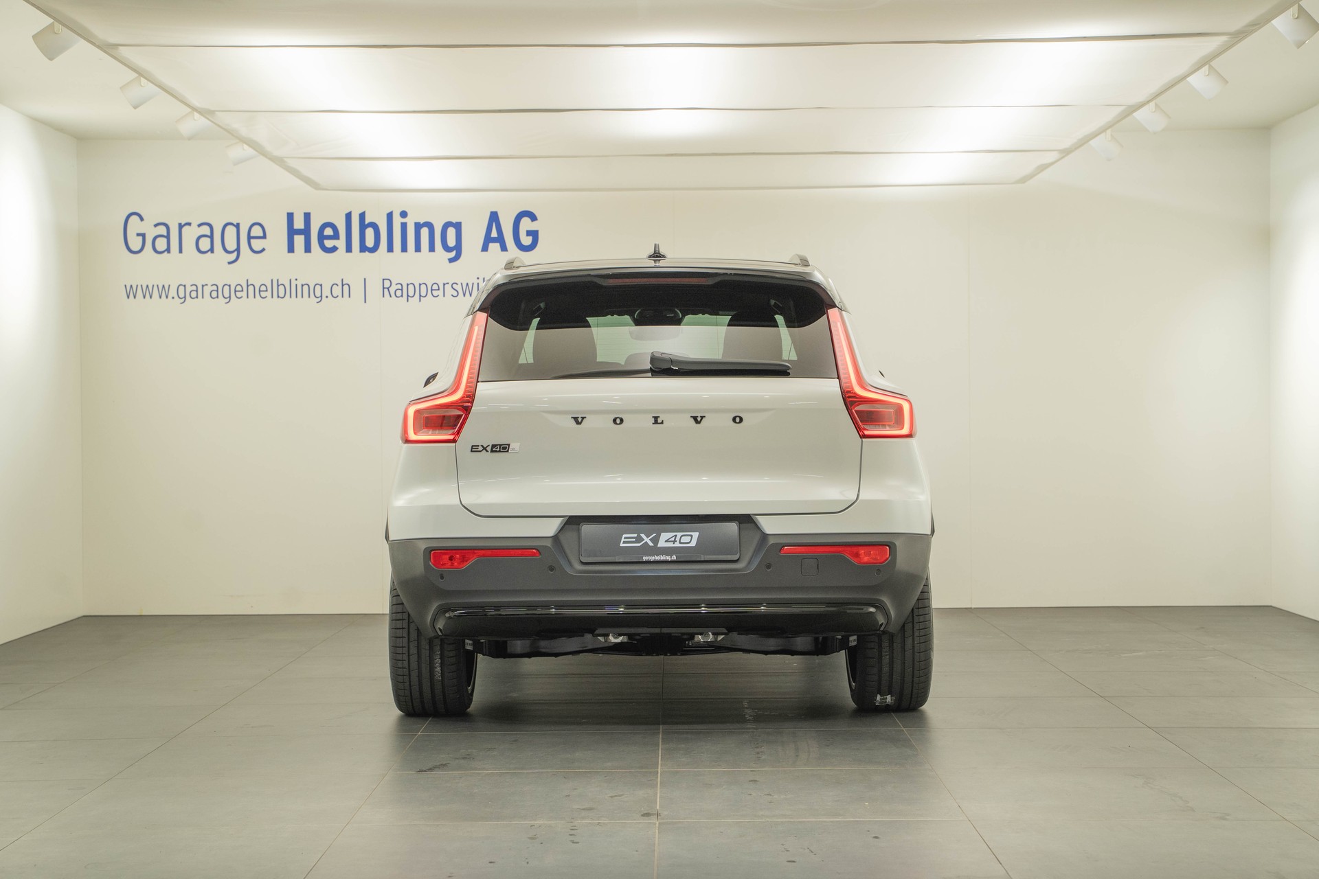 VOLVO EX40 Twin Black Edition AWD-showroom-element-3
