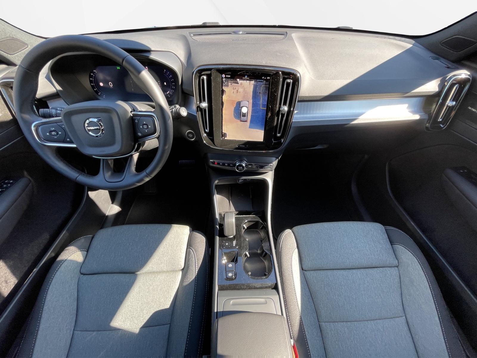 VOLVO XC40 2.0 B3 MH Plus Dark-image-10