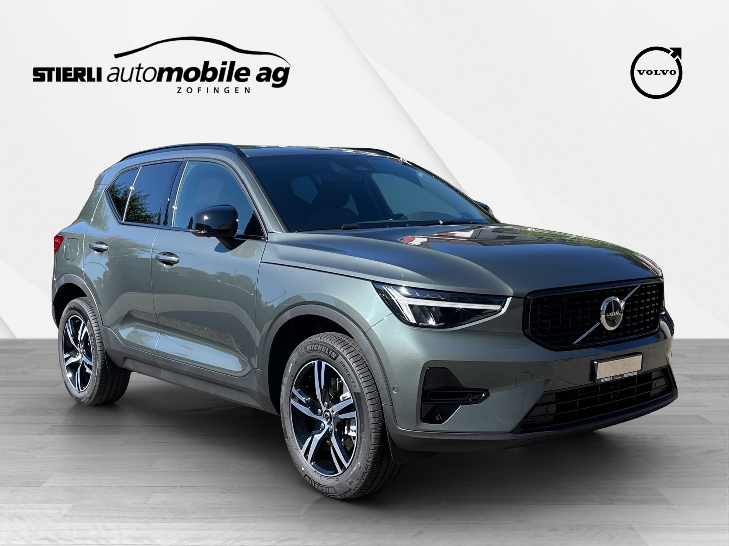 VOLVO XC40 2.0 B3 MH Plus Dark-showroom-element-2