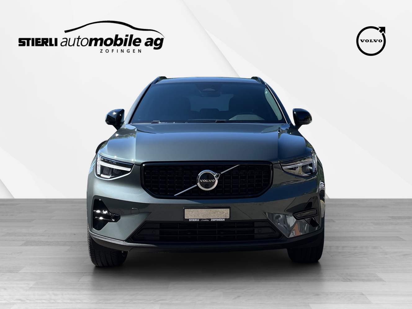 VOLVO XC40 2.0 B3 MH Plus Dark-showroom-element-1