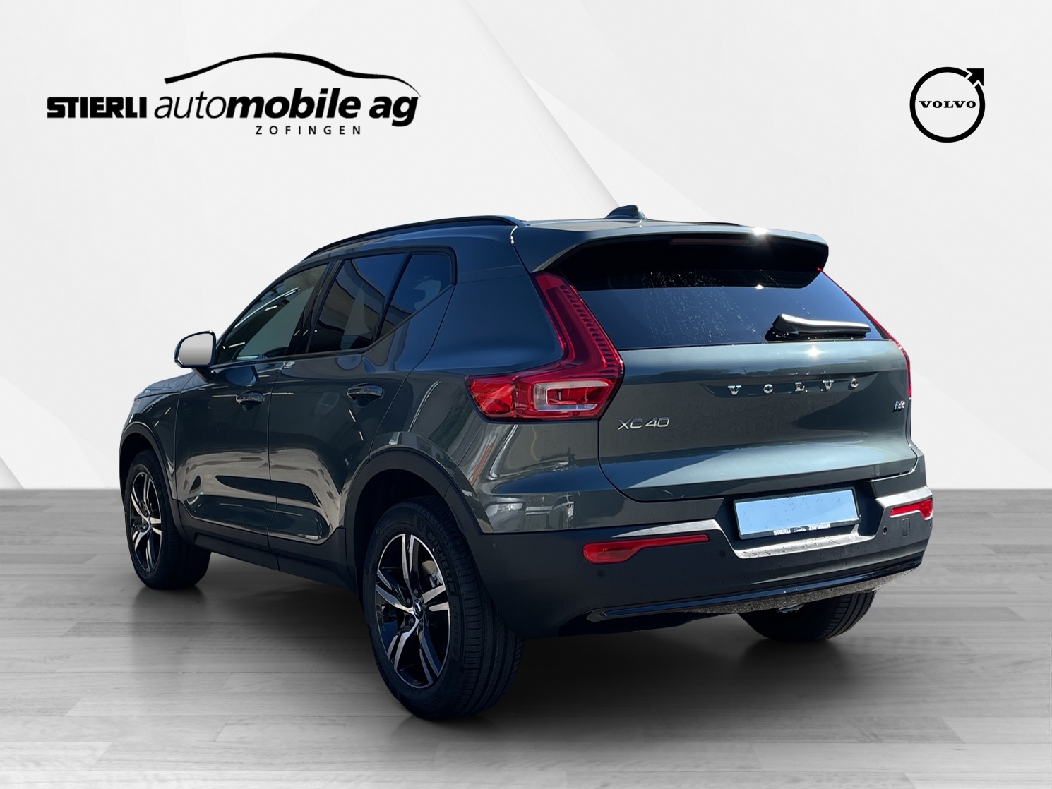 VOLVO XC40 2.0 B3 MH Plus Dark-image-6