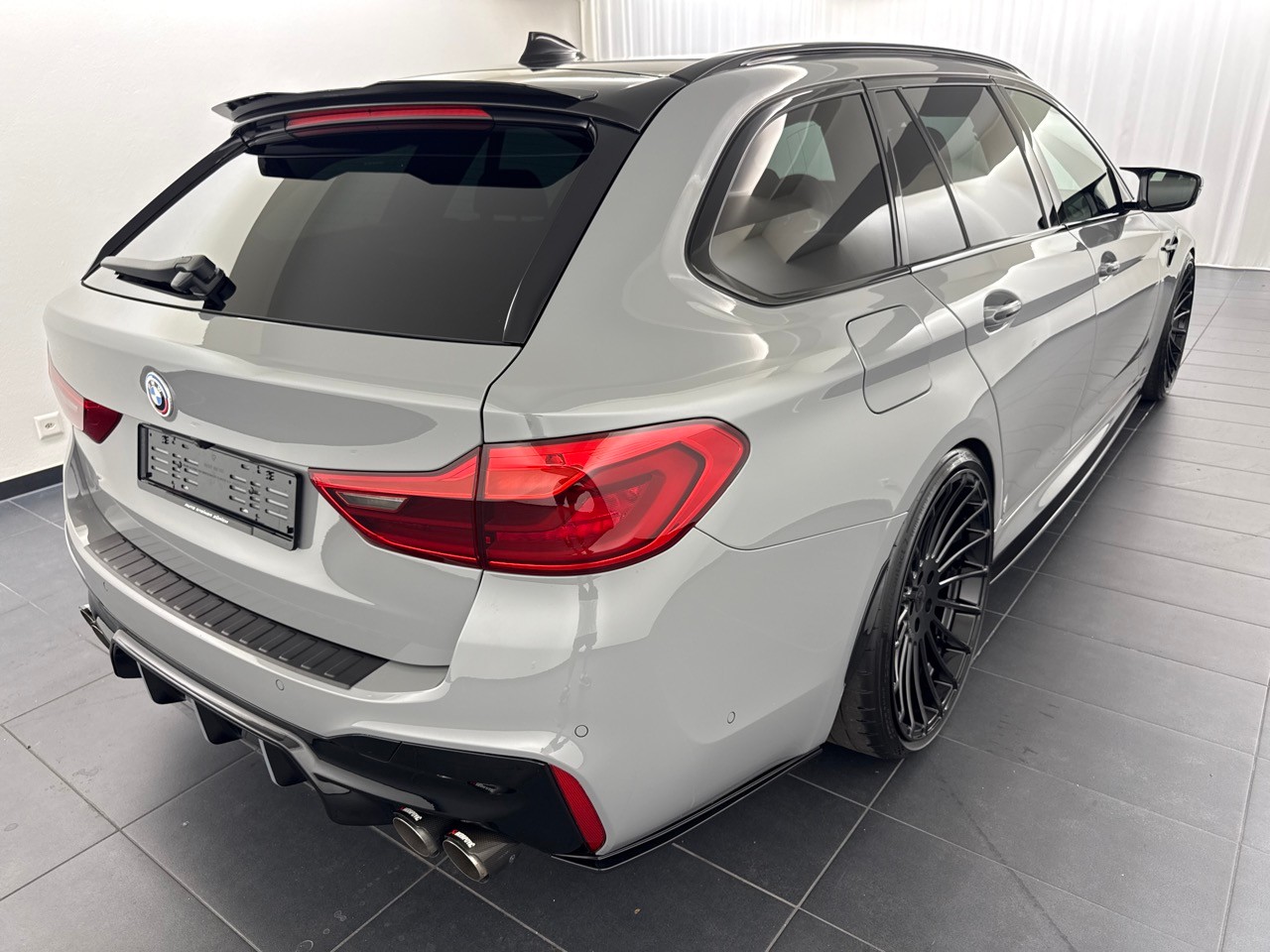 BMW 530d xDrive Touring ''Umbau im M5-Look''-showroom-element-2