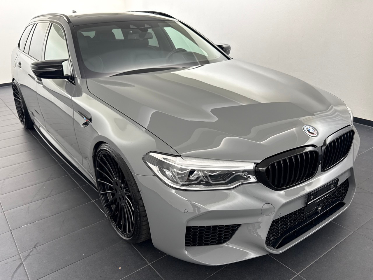 BMW 530d xDrive Touring ''Umbau im M5-Look''-showroom-element-3