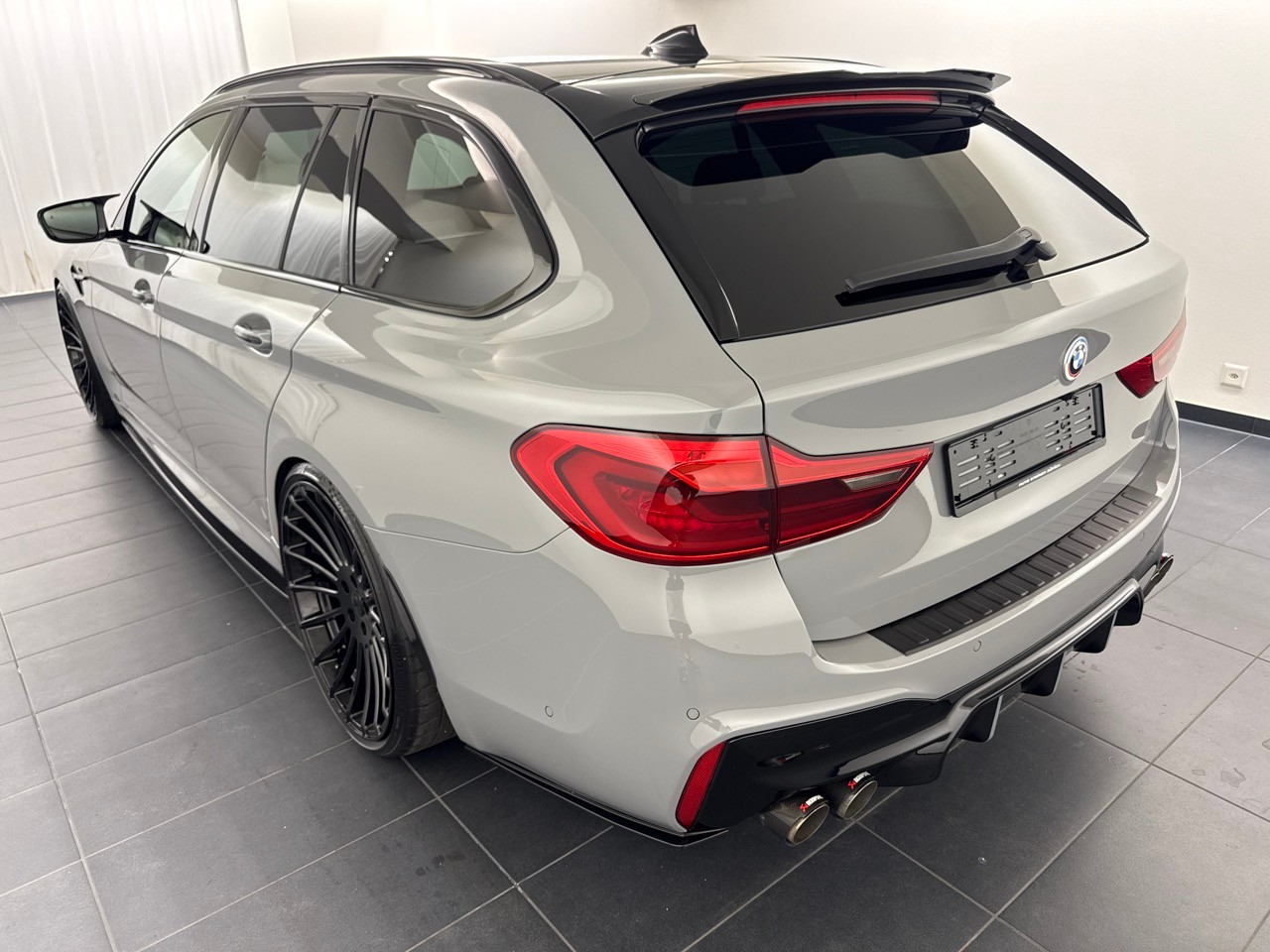 BMW 530d xDrive Touring ''Umbau im M5-Look''-showroom-element-1