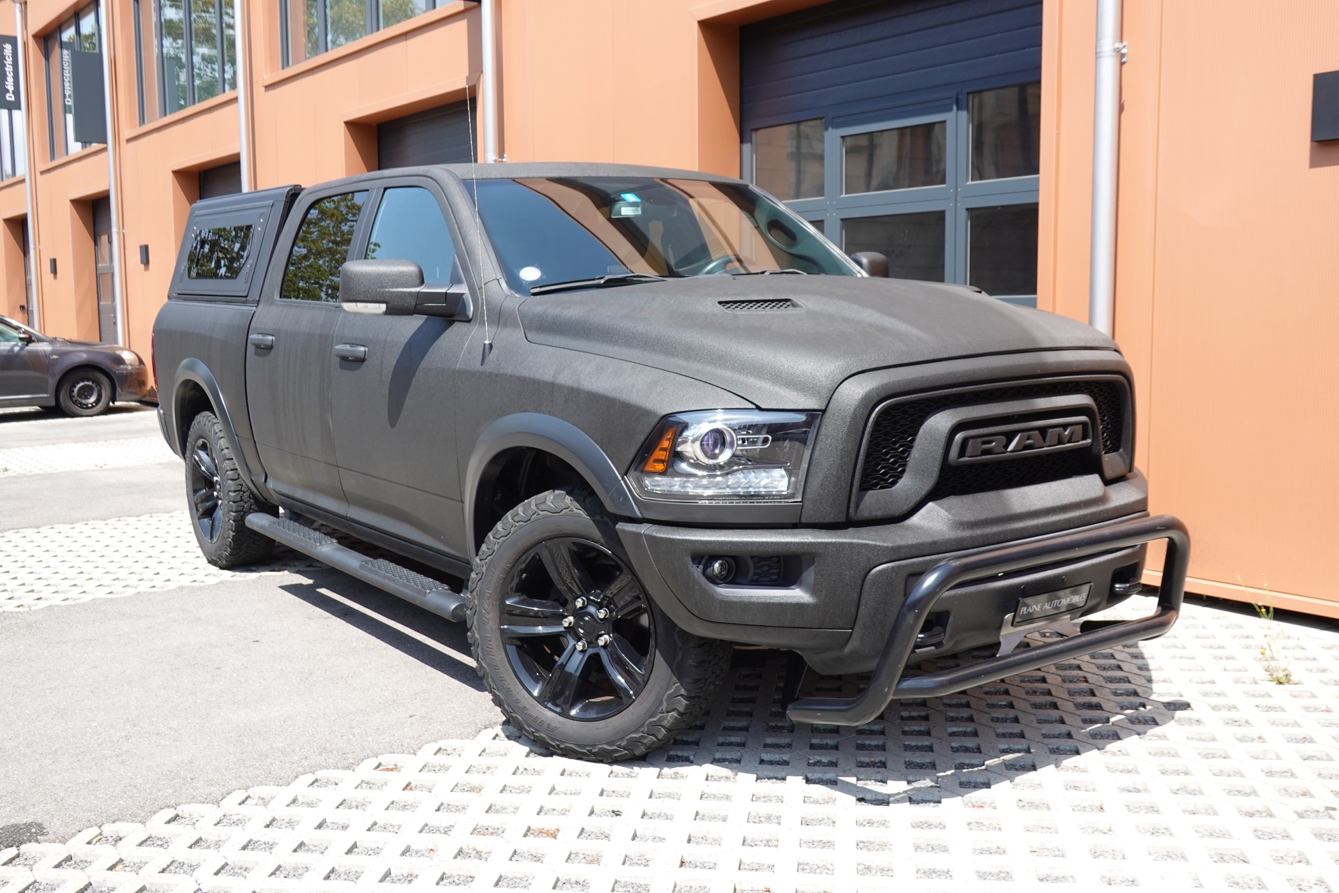 DODGE 1500 - "Peinture Raptor * Tempomat * Camera de recul * Crochet d'attelage pour 3500kg * Son Alpine"-image-5