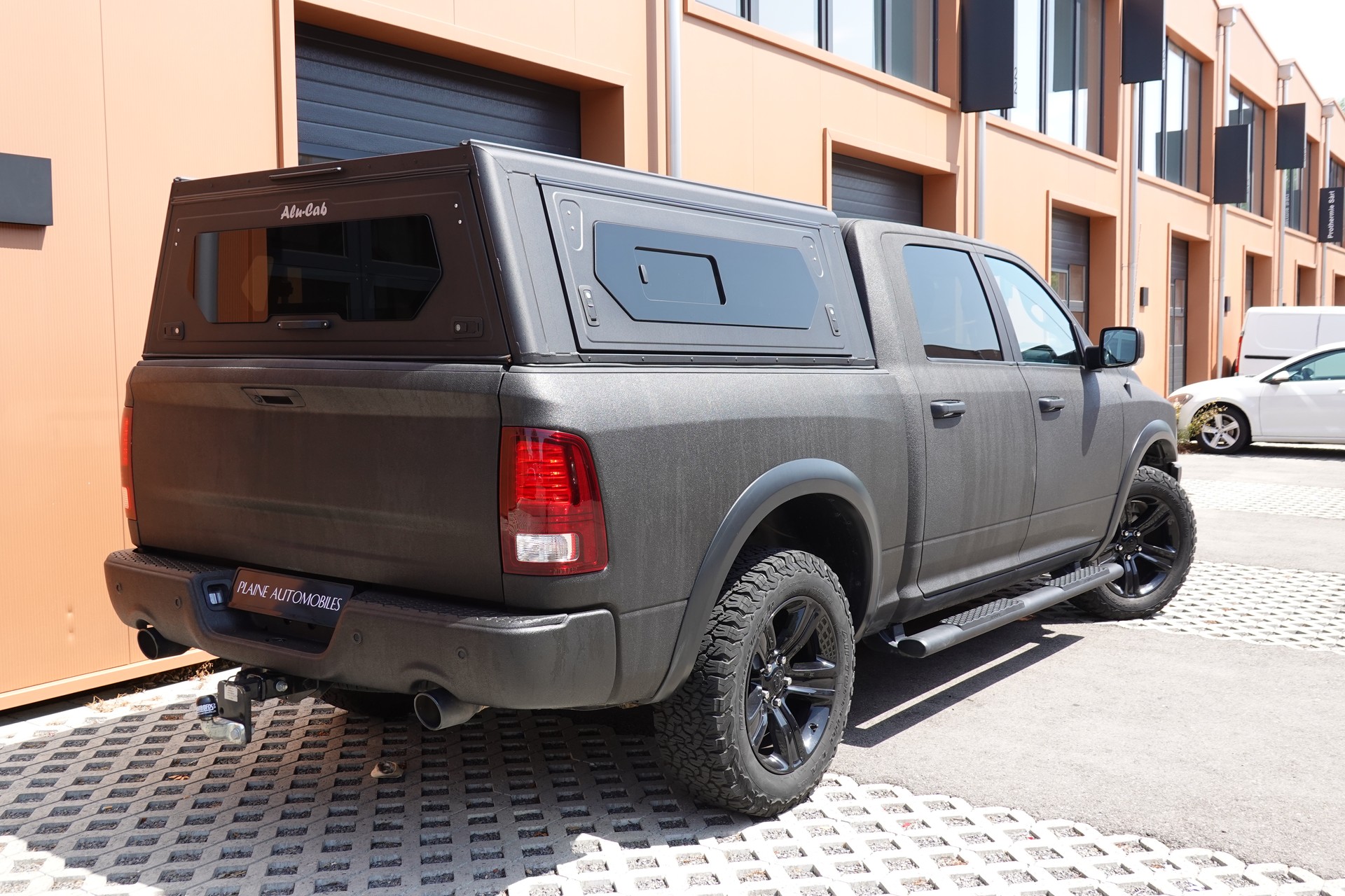 DODGE 1500 - "Peinture Raptor * Tempomat * Camera de recul * Crochet d'attelage pour 3500kg * Son Alpine"-image-6