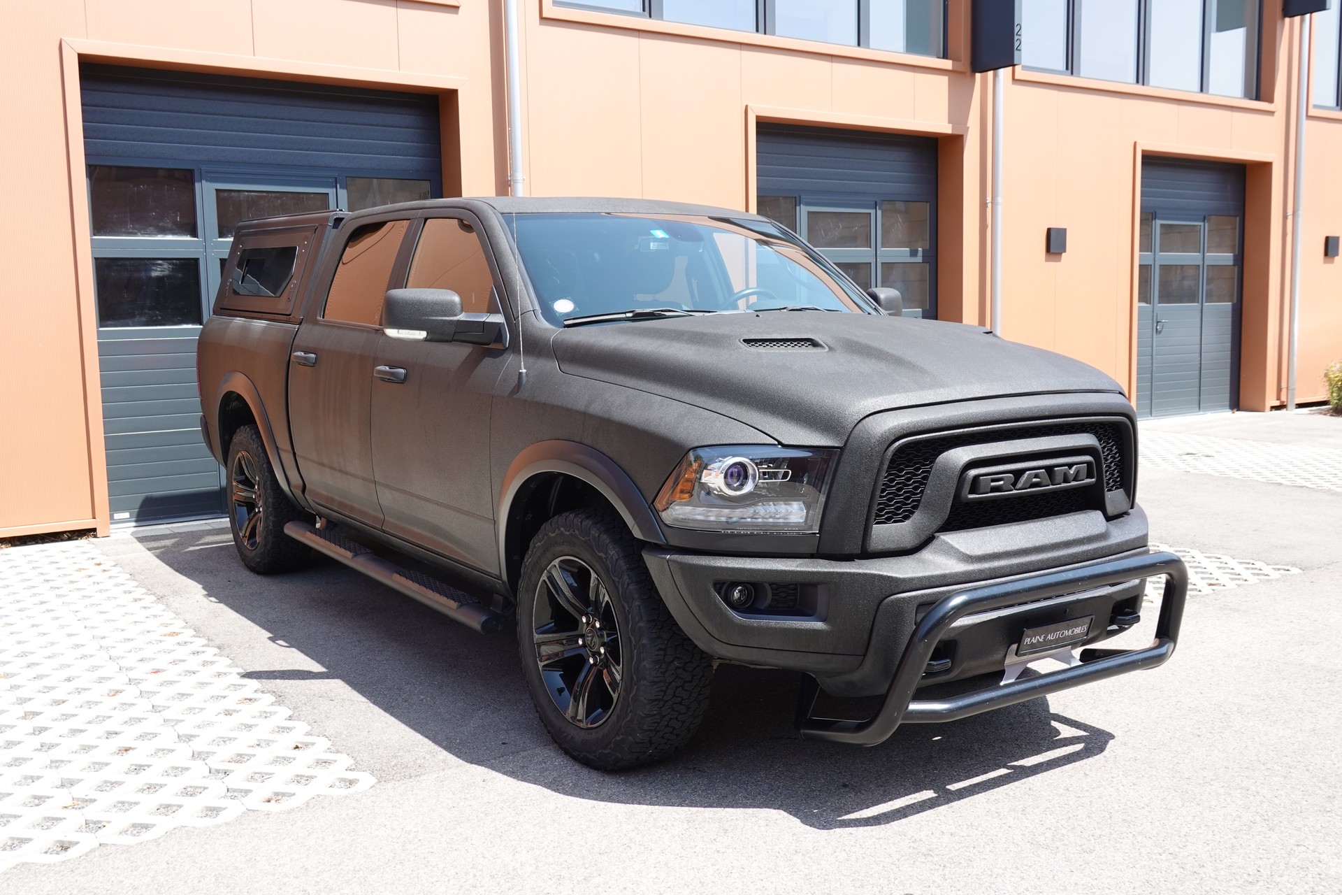 DODGE 1500 - "Peinture Raptor * Tempomat * Camera de recul * Crochet d'attelage pour 3500kg * Son Alpine"-showroom-element-2