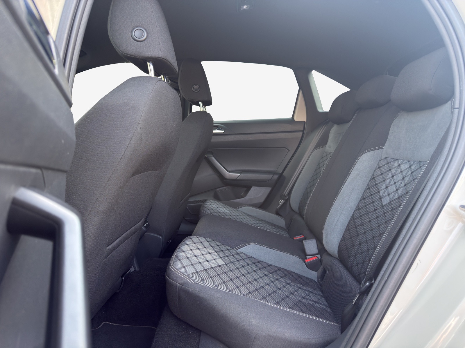 VW Taigo 1.0 TSI R-Line DSG-image-11