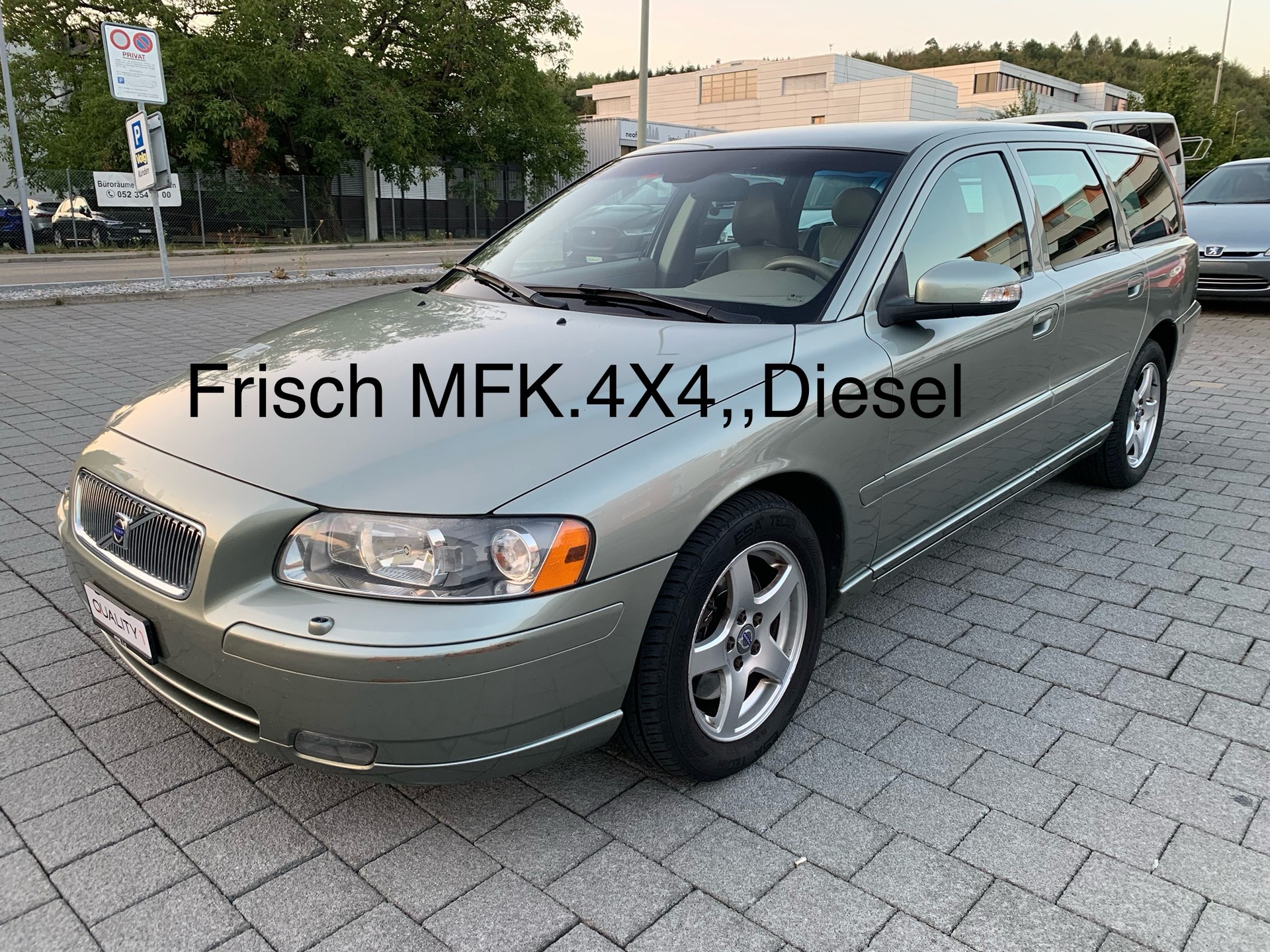 VOLVO V70 D5 AWD Momentum