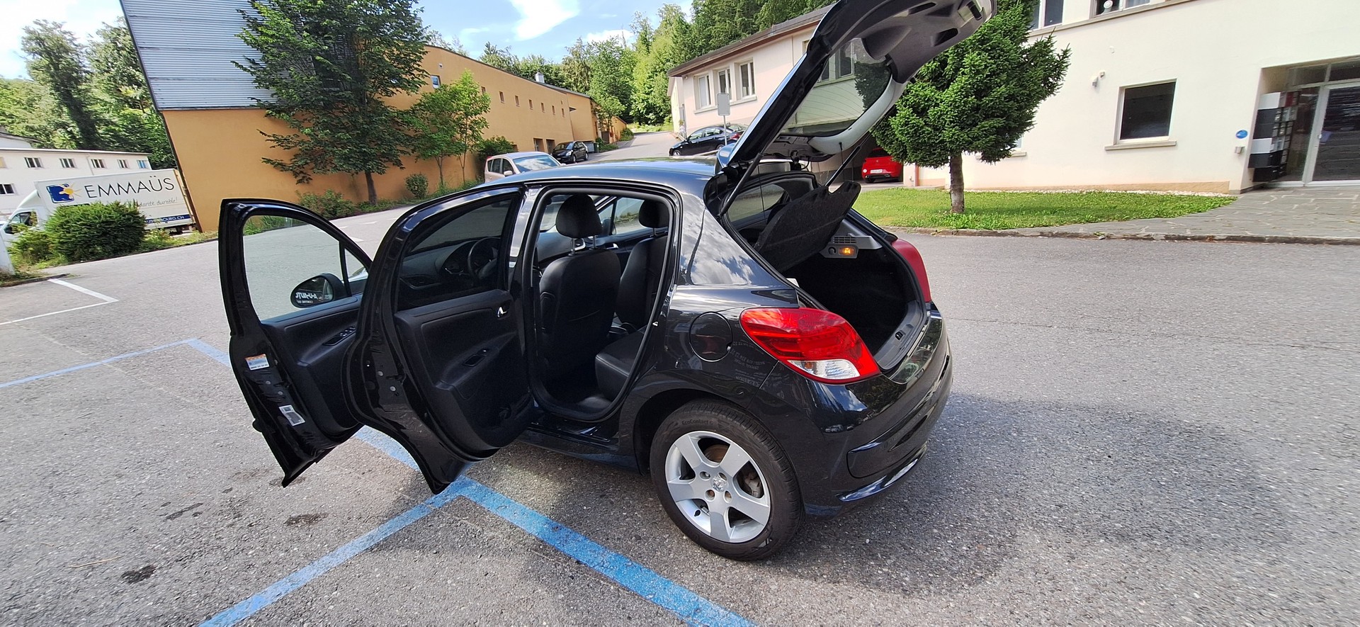 PEUGEOT 207 1.6 16V Swiss Edition-image-17
