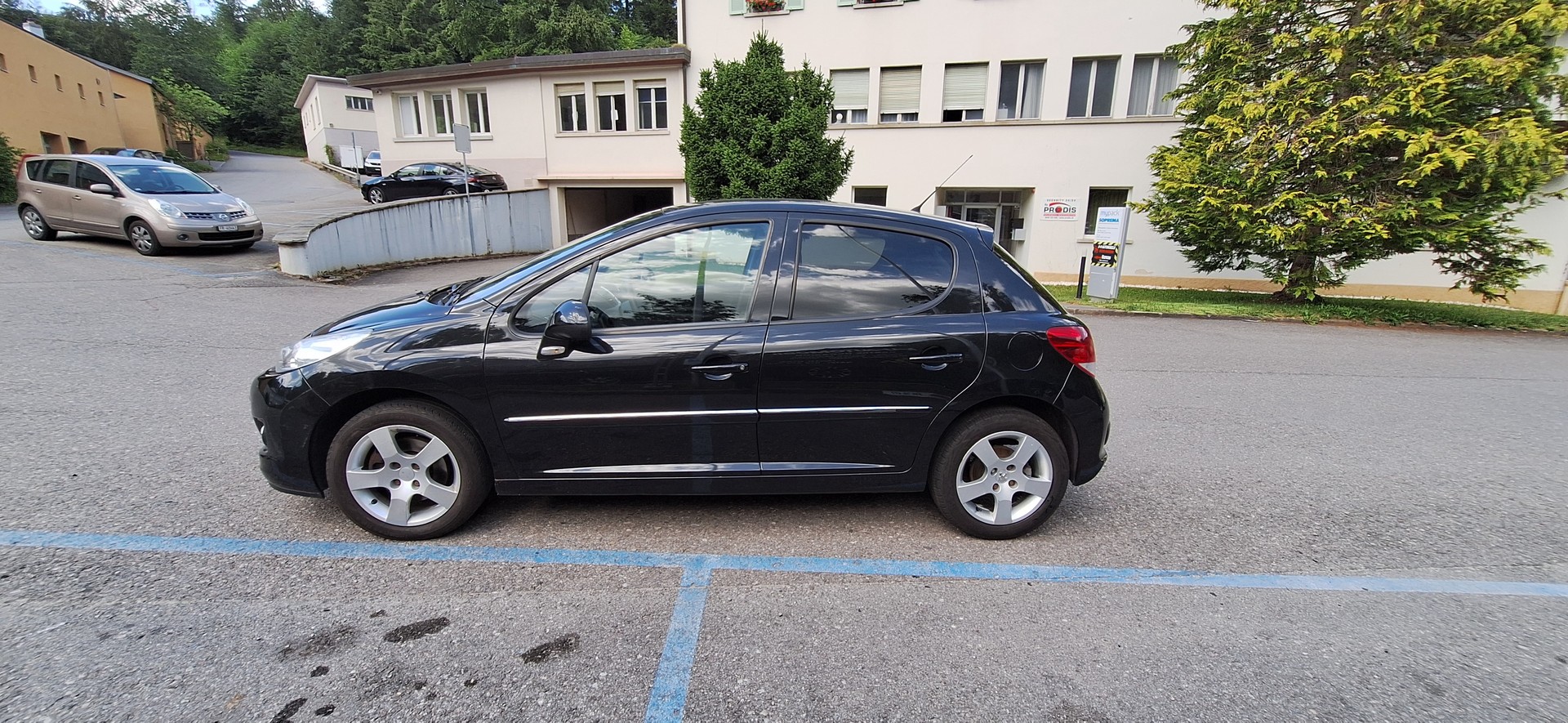 PEUGEOT 207 1.6 16V Swiss Edition-showroom-element-3