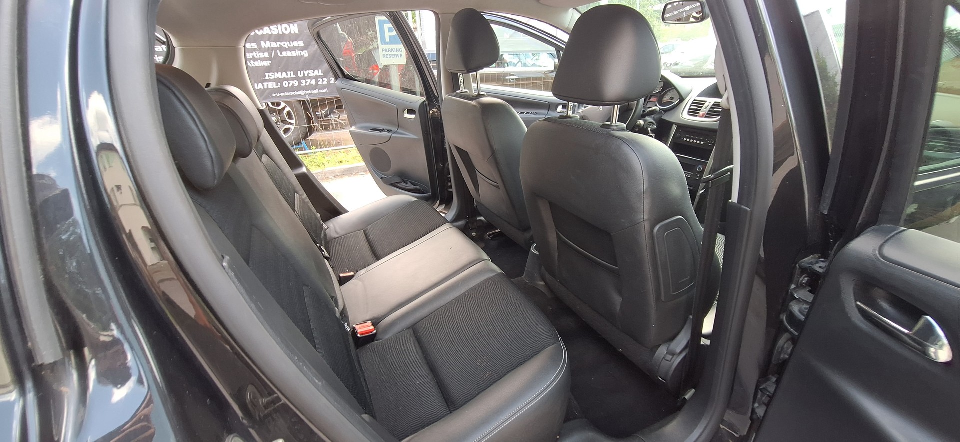 PEUGEOT 207 1.6 16V Swiss Edition-image-12