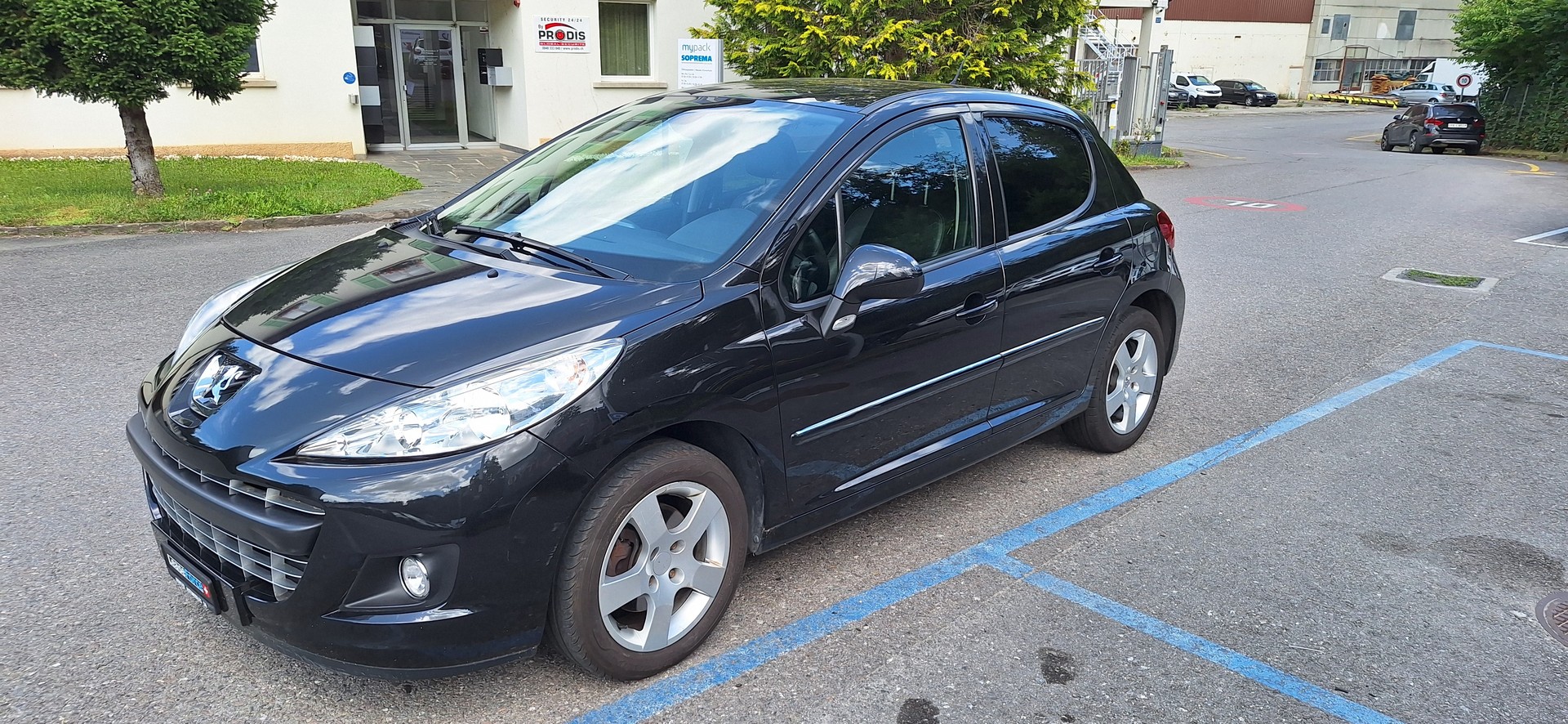 PEUGEOT 207 1.6 16V Swiss Edition-showroom-element-2