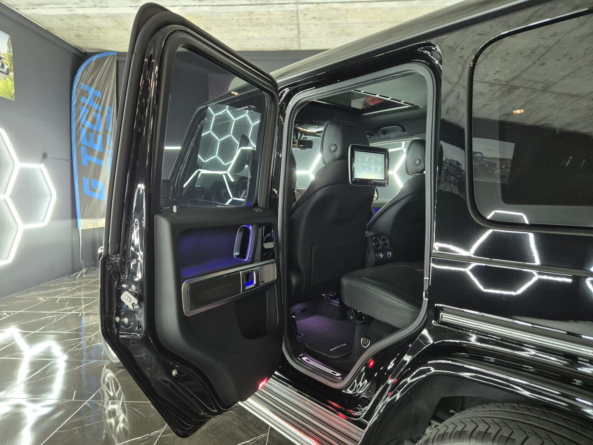 MERCEDES-BENZ G 400 d AMG Line 9G-Tronic-image-18