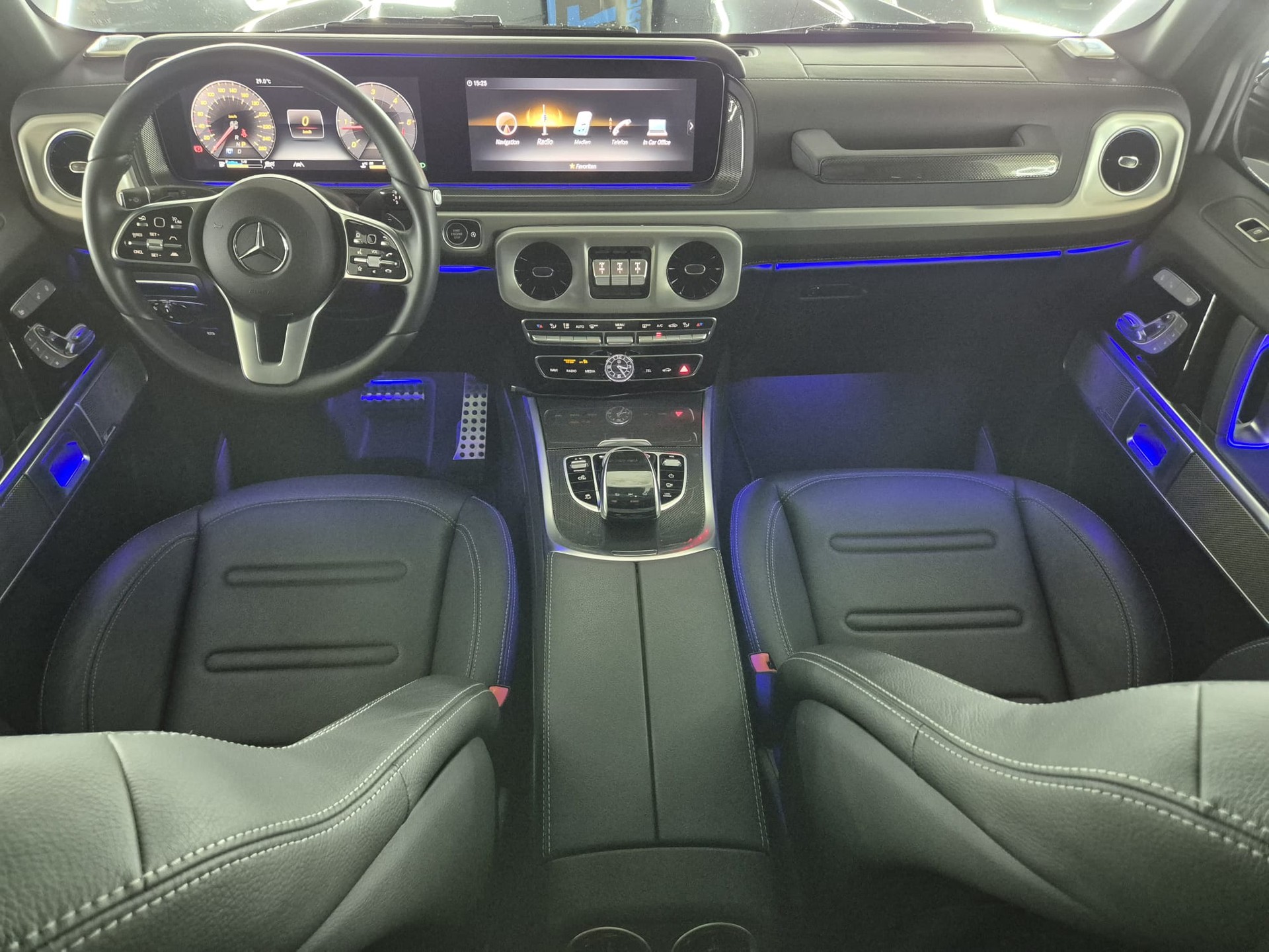 MERCEDES-BENZ G 400 d AMG Line 9G-Tronic-image-33