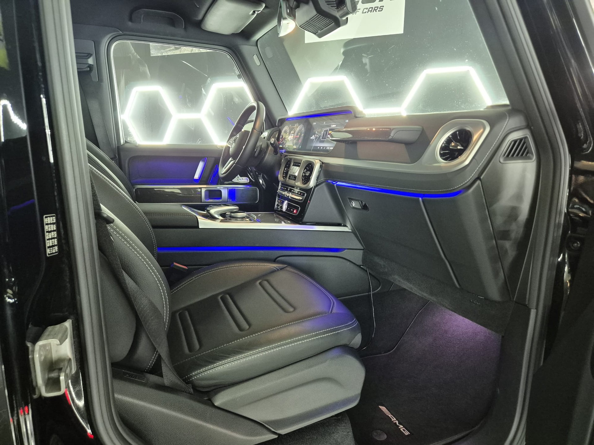 MERCEDES-BENZ G 400 d AMG Line 9G-Tronic-image-30