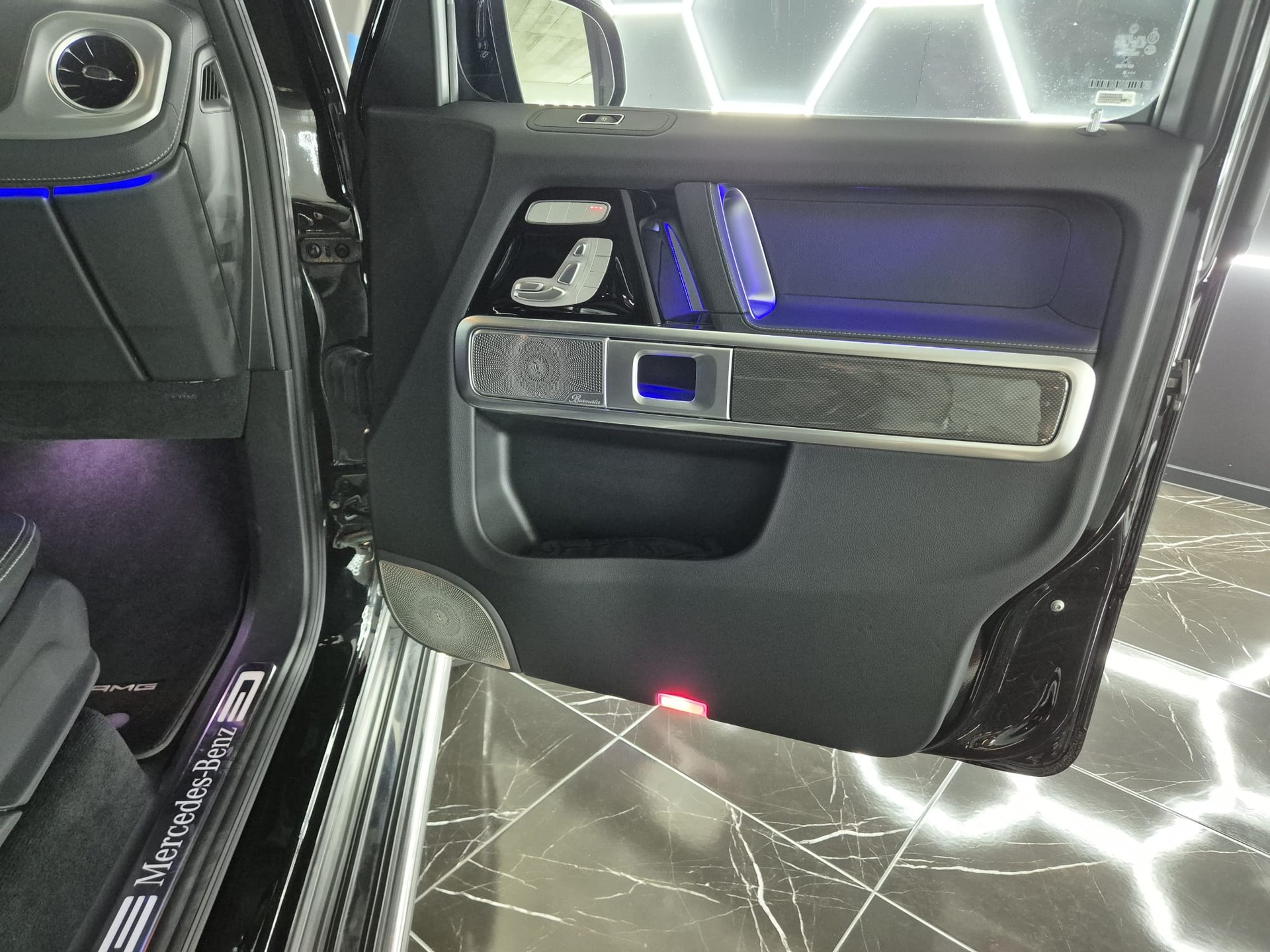 MERCEDES-BENZ G 400 d AMG Line 9G-Tronic-image-32