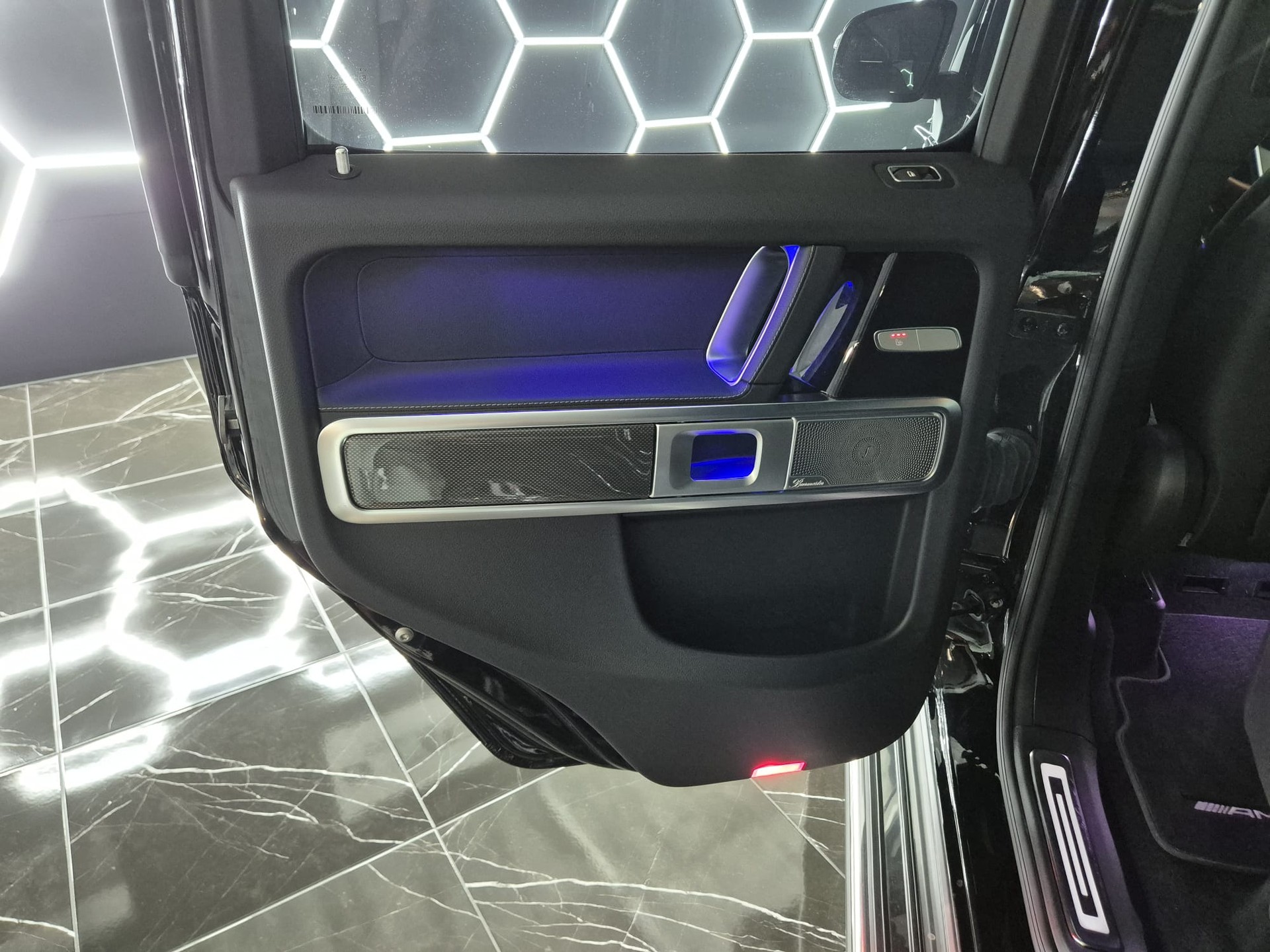 MERCEDES-BENZ G 400 d AMG Line 9G-Tronic-image-22