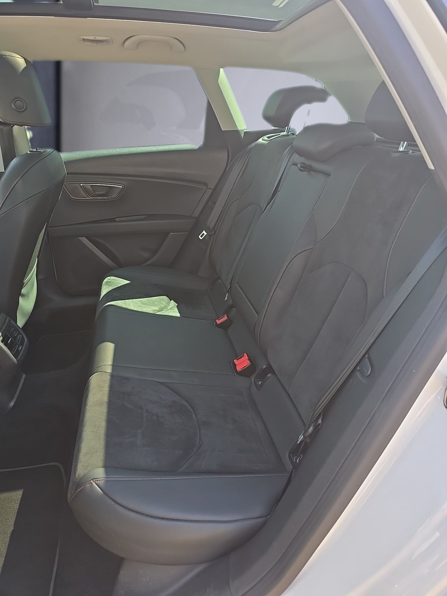 SEAT Leon ST 1.8 TSI FR DSG-image-21