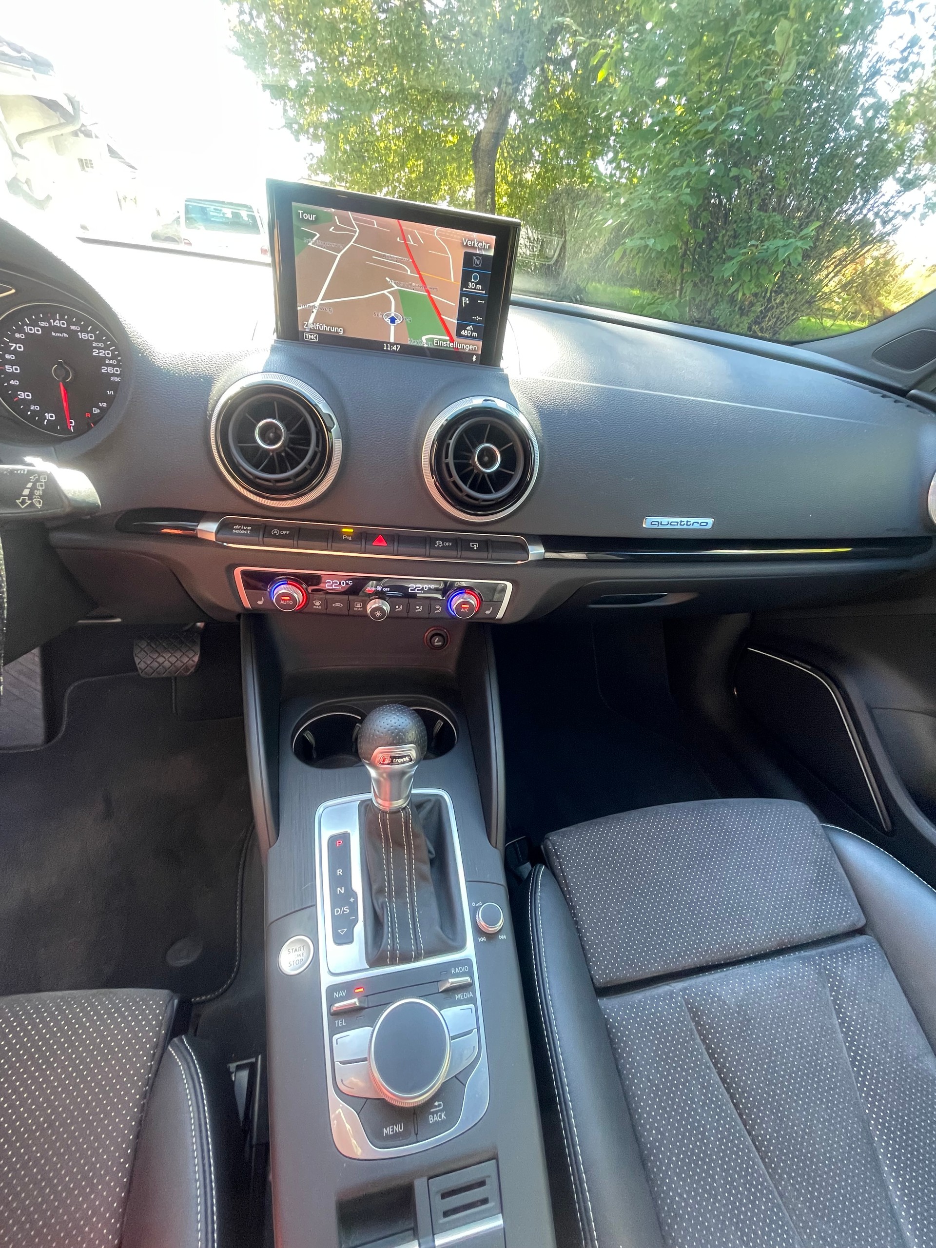 AUDI A3 Sportback 1.8 TFSI Ambition quattro S-tronic mit absoluter Top-Ausstattung!!-image-12