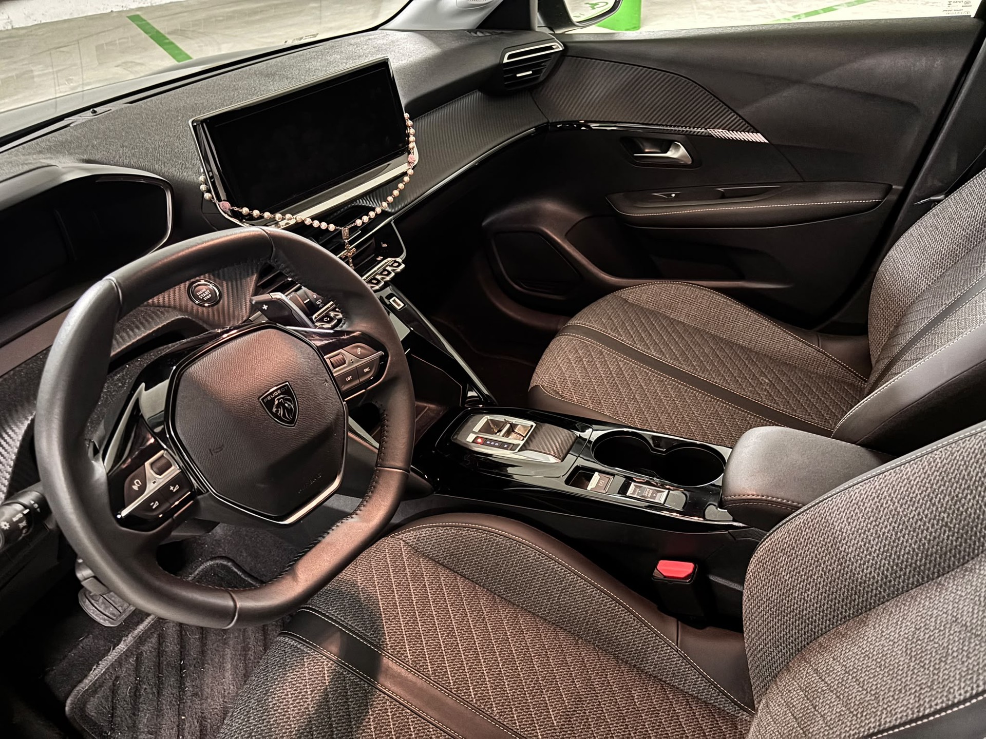 PEUGEOT 208 1.2 Hybrid Allure Premium MHEV-image-5