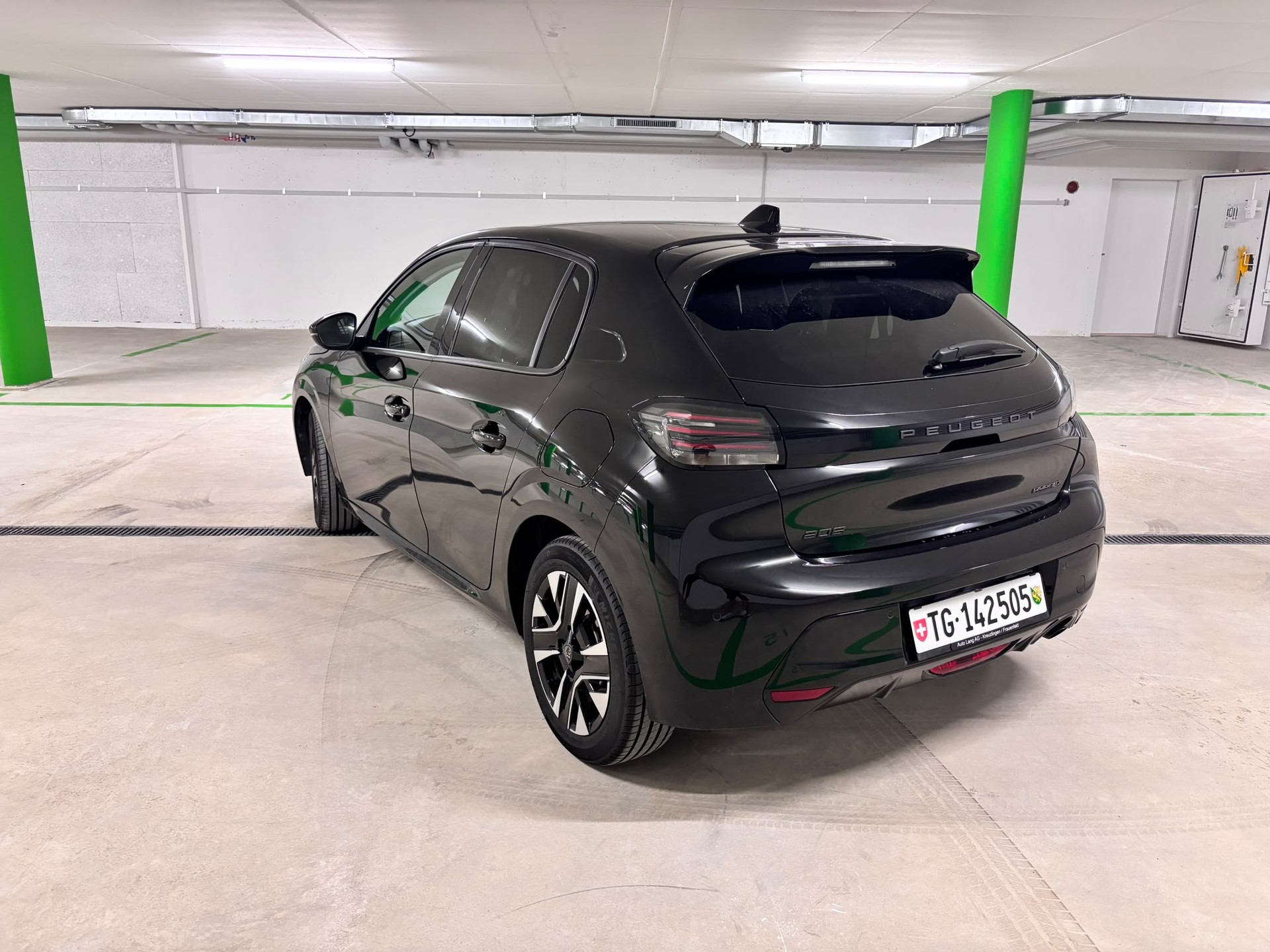 PEUGEOT 208 1.2 Hybrid Allure Premium MHEV-image-4