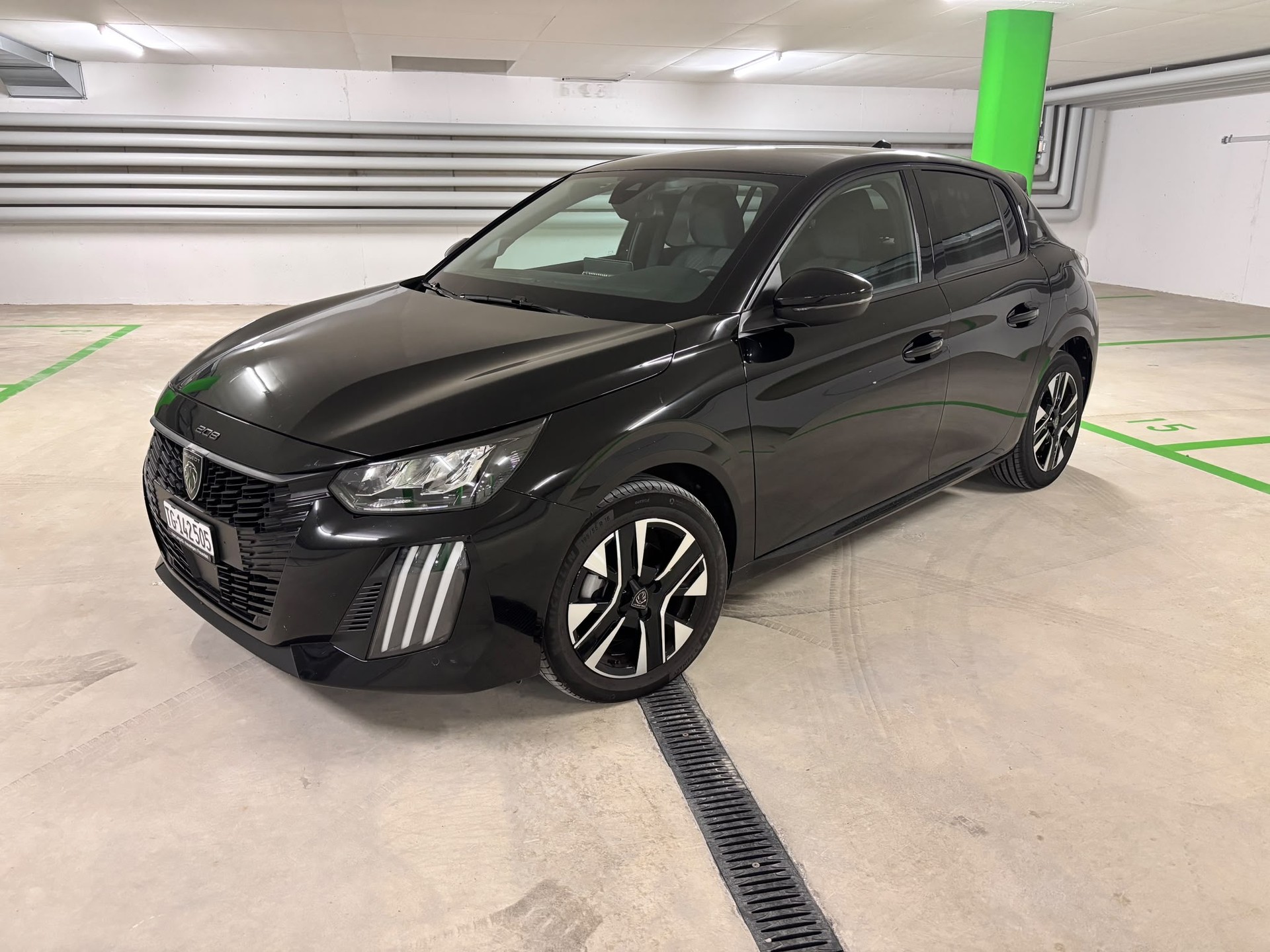 PEUGEOT 208 1.2 Hybrid Allure Premium MHEV-showroom-element-3