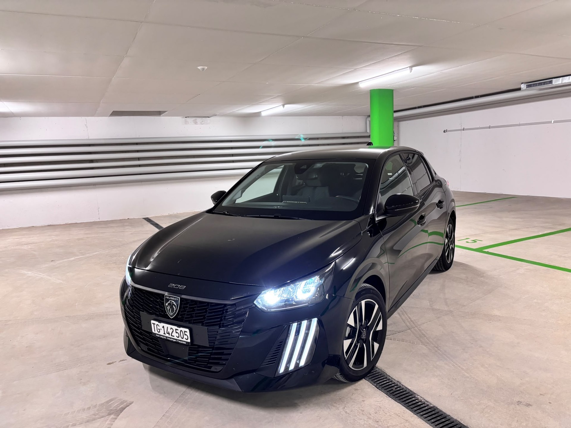 PEUGEOT 208 1.2 Hybrid Allure Premium MHEV-showroom-element-1