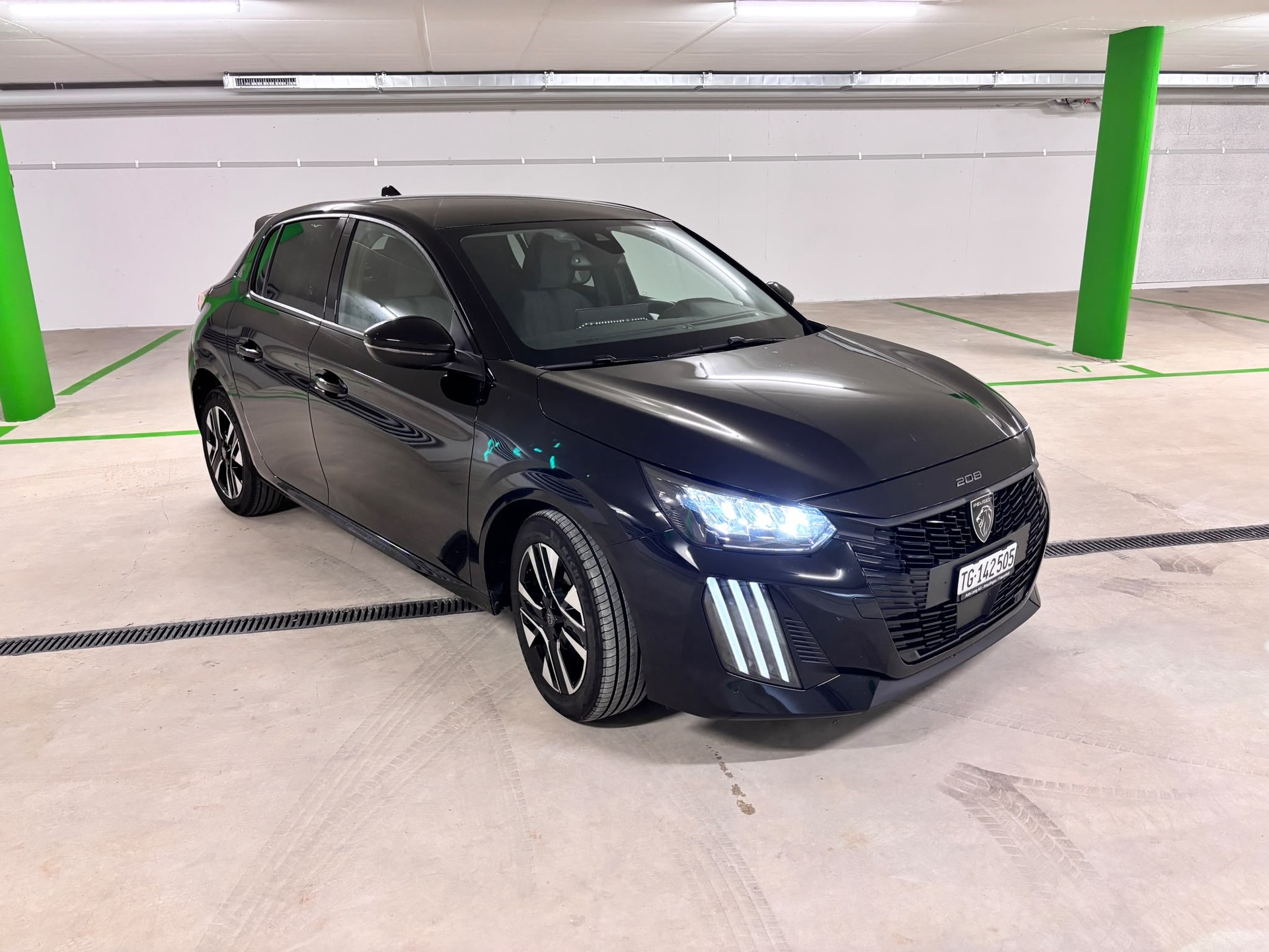 PEUGEOT 208 1.2 Hybrid Allure Premium MHEV