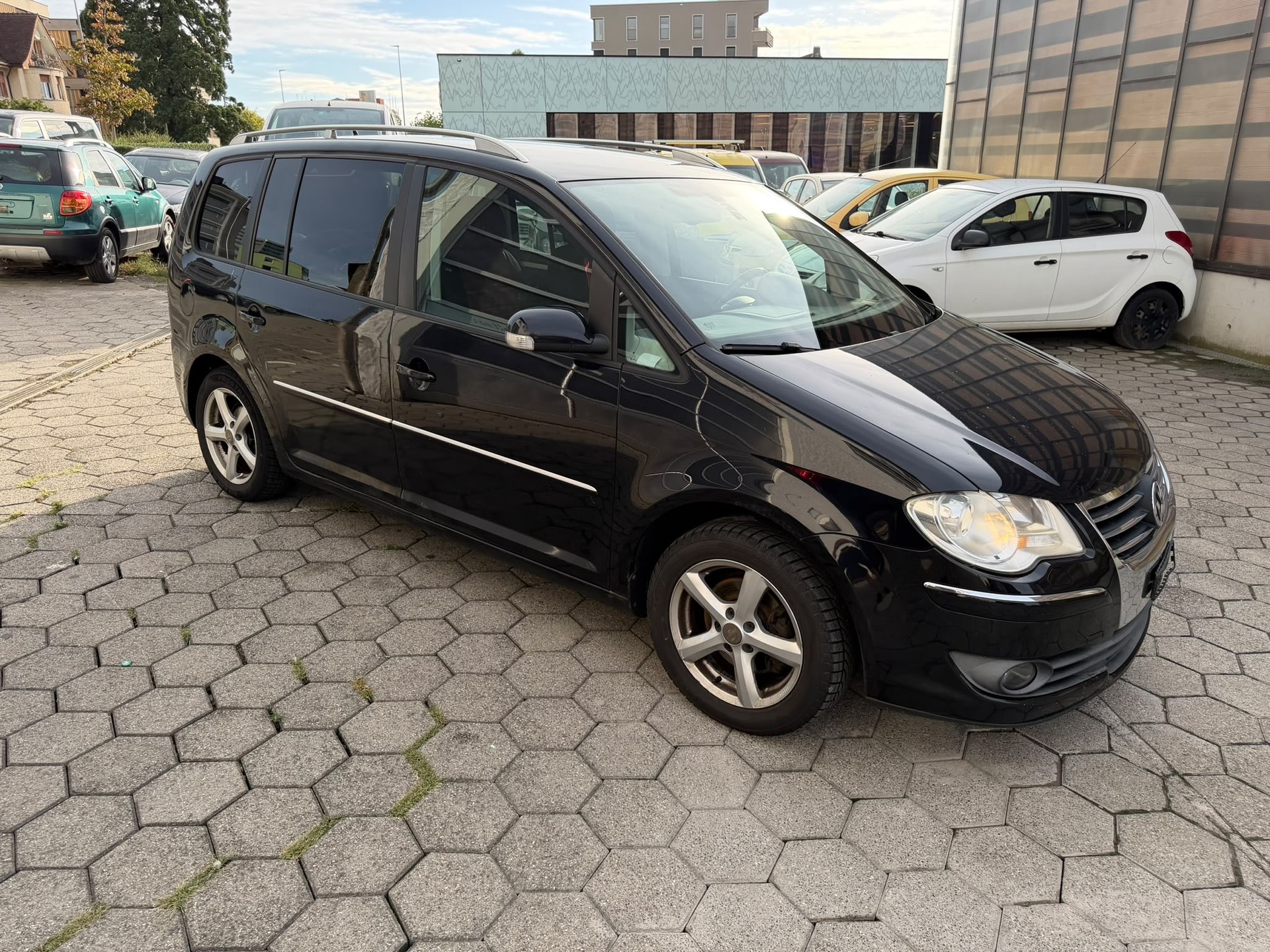 VW Touran 2.0 TDI Highline-image-6
