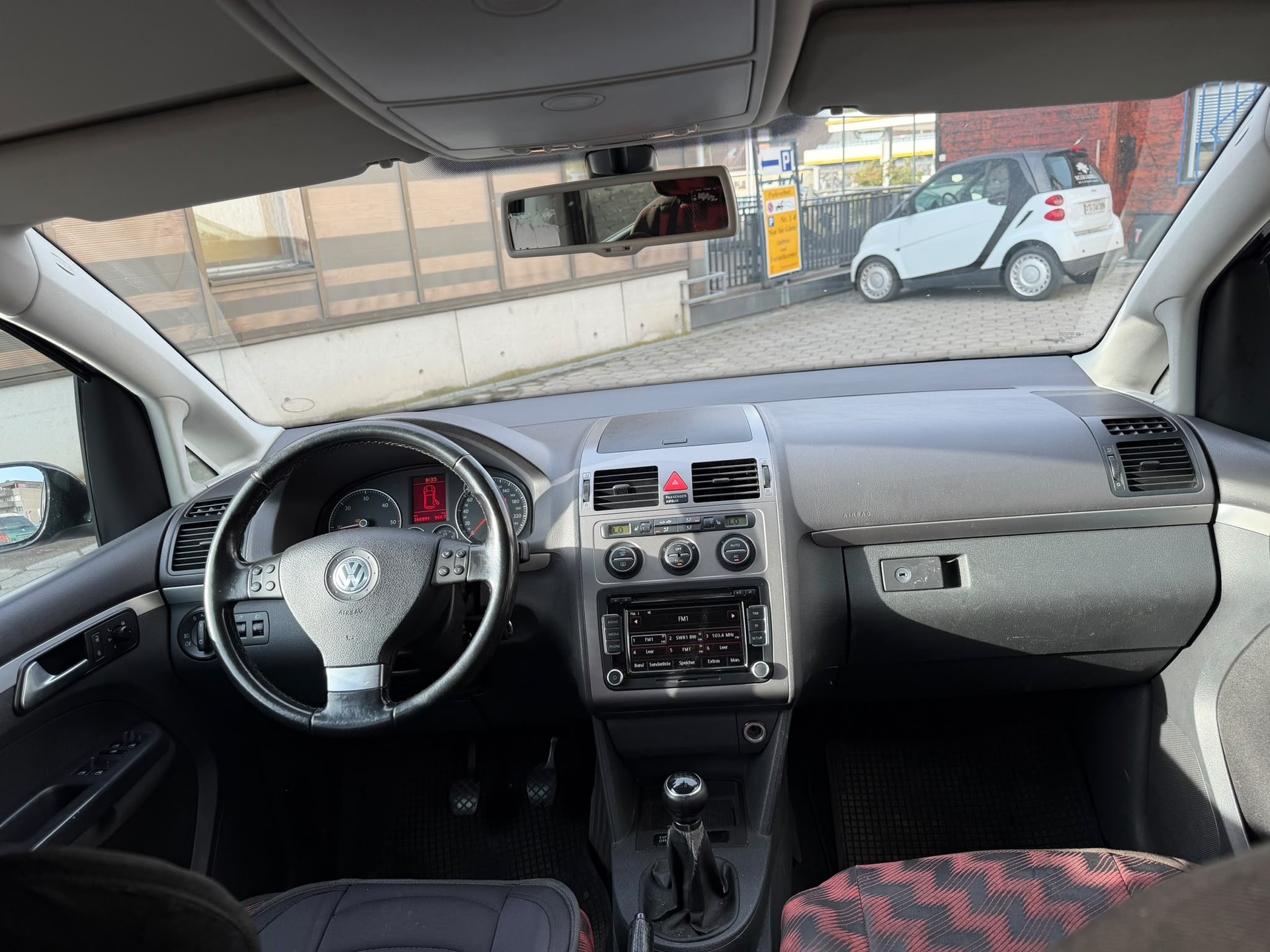 VW Touran 2.0 TDI Highline-image-9