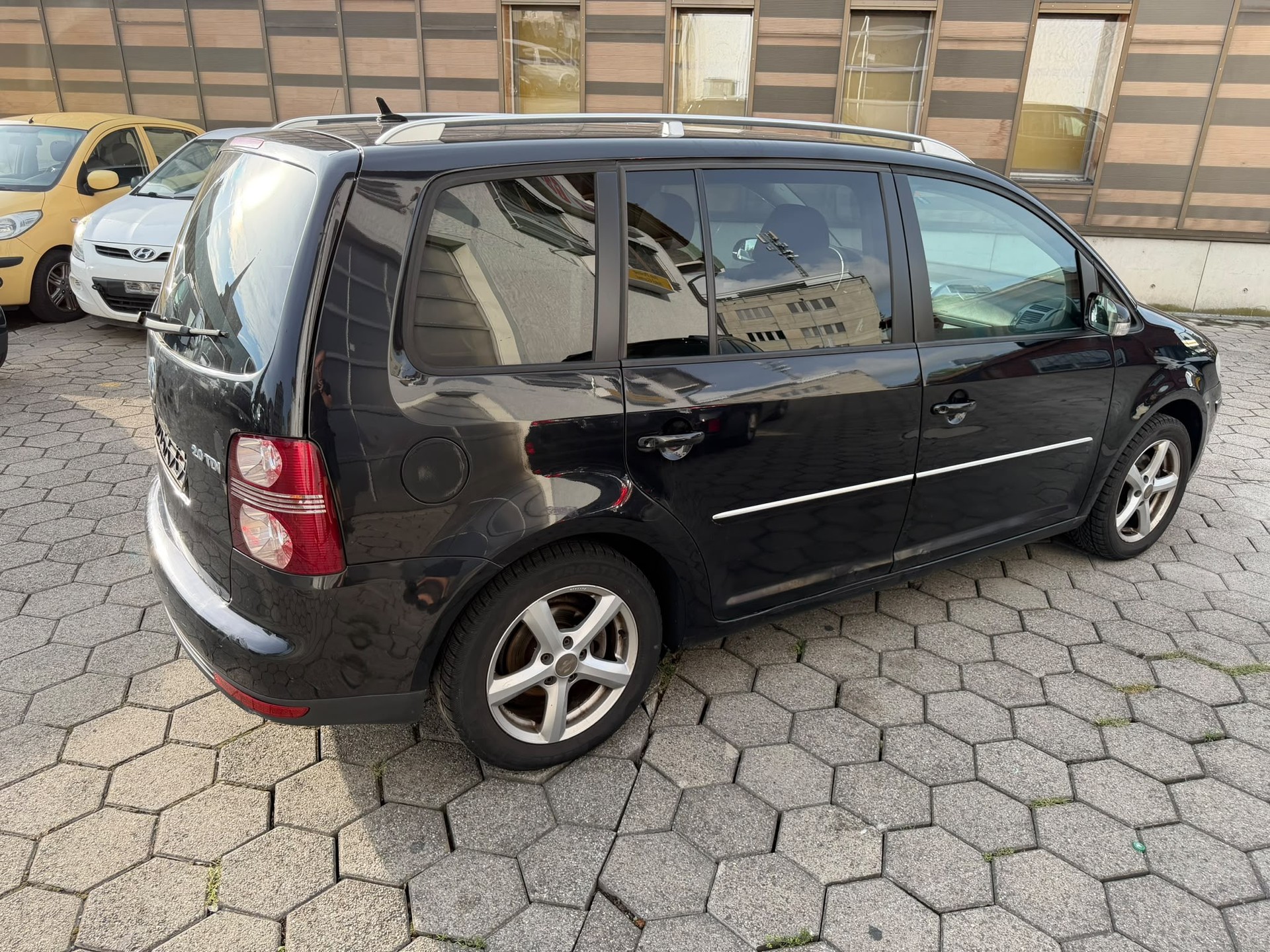 VW Touran 2.0 TDI Highline-showroom-element-2