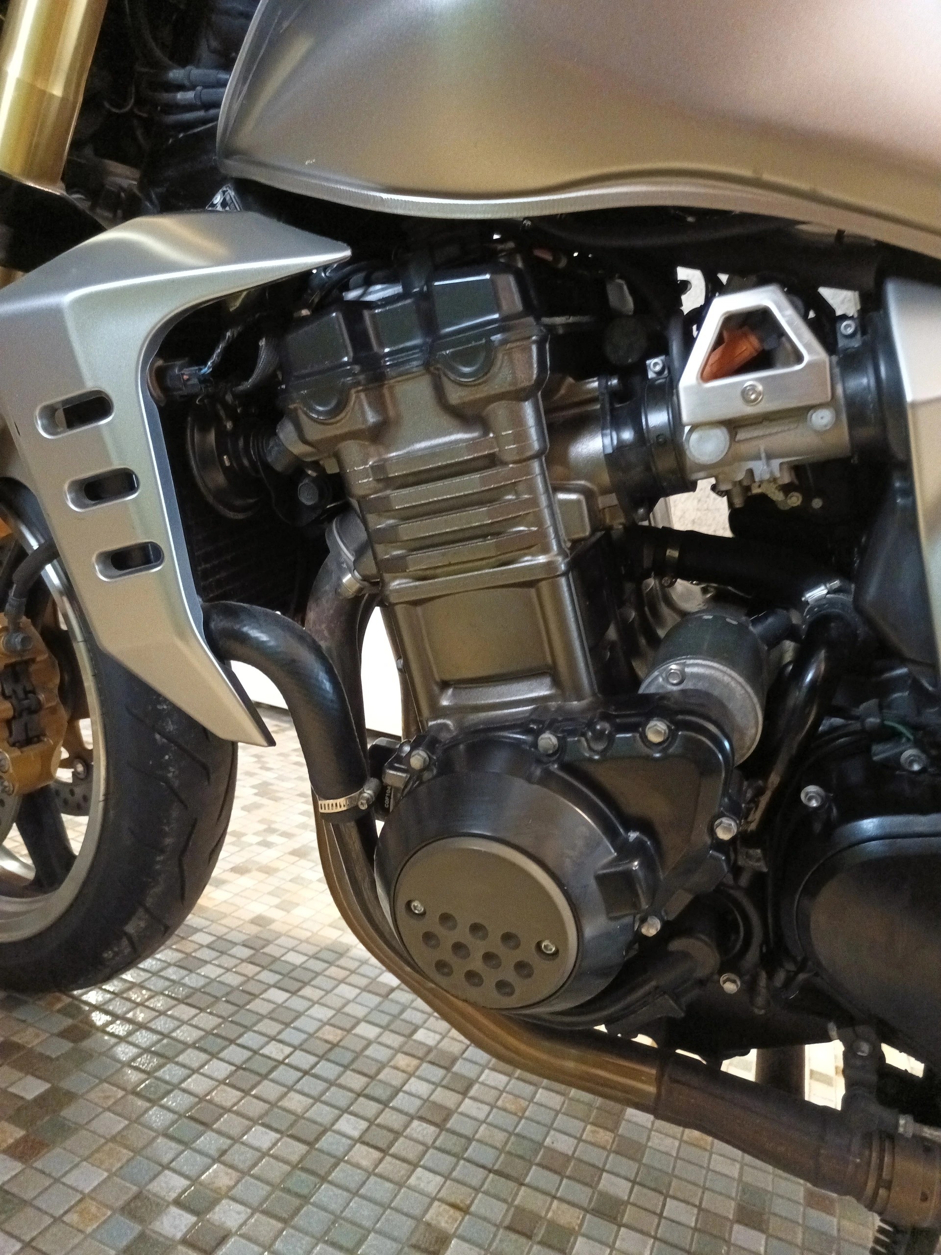 KAWASAKI Z 1000-image-6