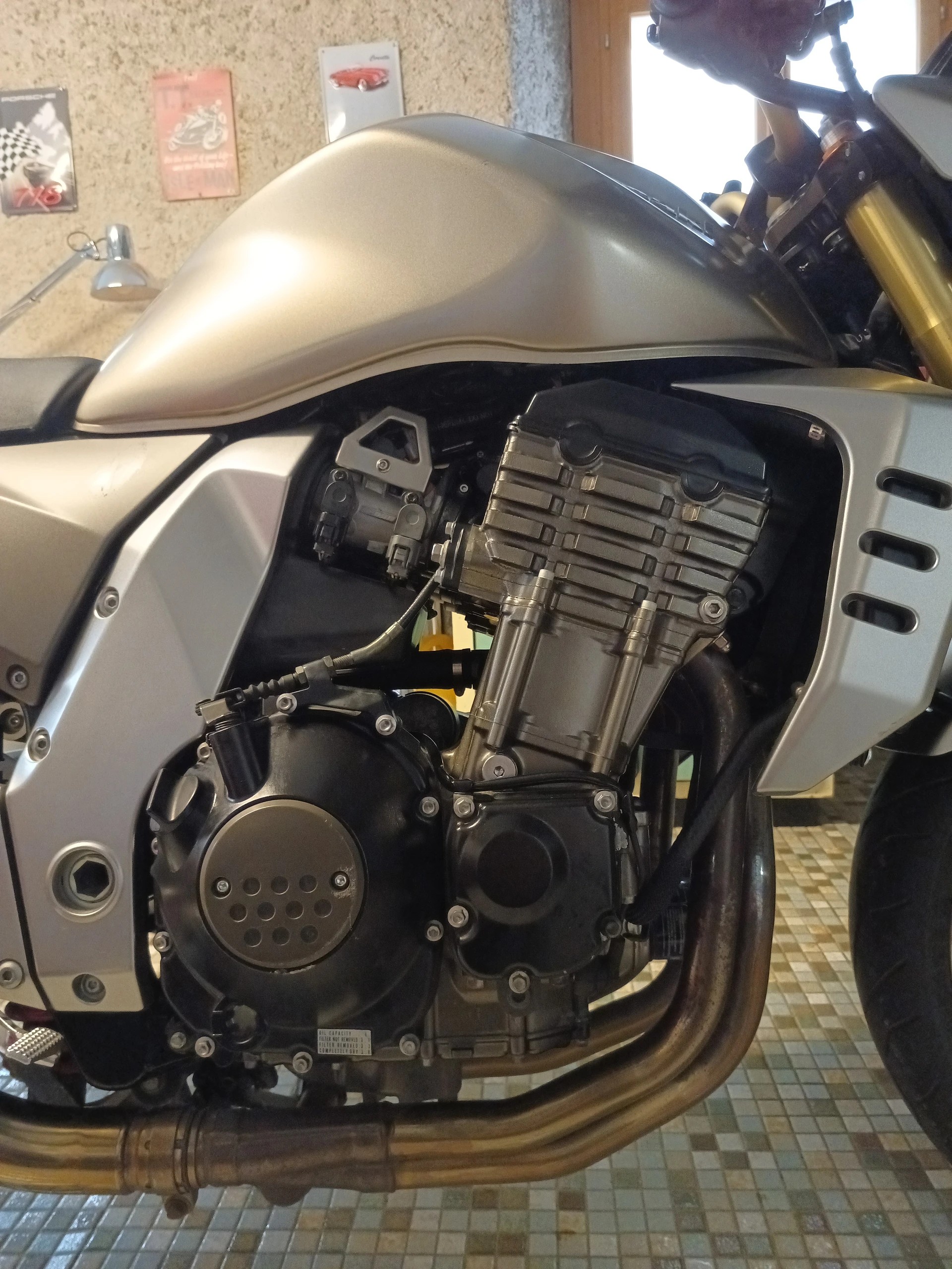 KAWASAKI Z 1000-image-7